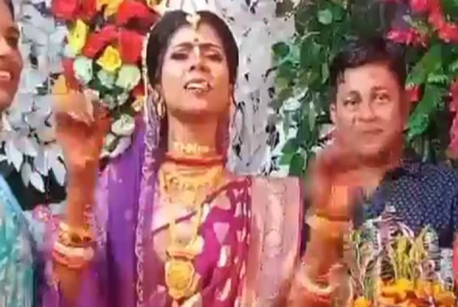 ନିଜ ବାହାଘରରେ ଚାକିରି ଦିଅ କହି ସ୍ଲୋଗାନ୍‌ ଦେଲେ କନ୍ୟା: ସମର୍ଥନ କରି ସାଙ୍ଗ‌ରେ ନାରା ଲଗାଇଲେ ବର