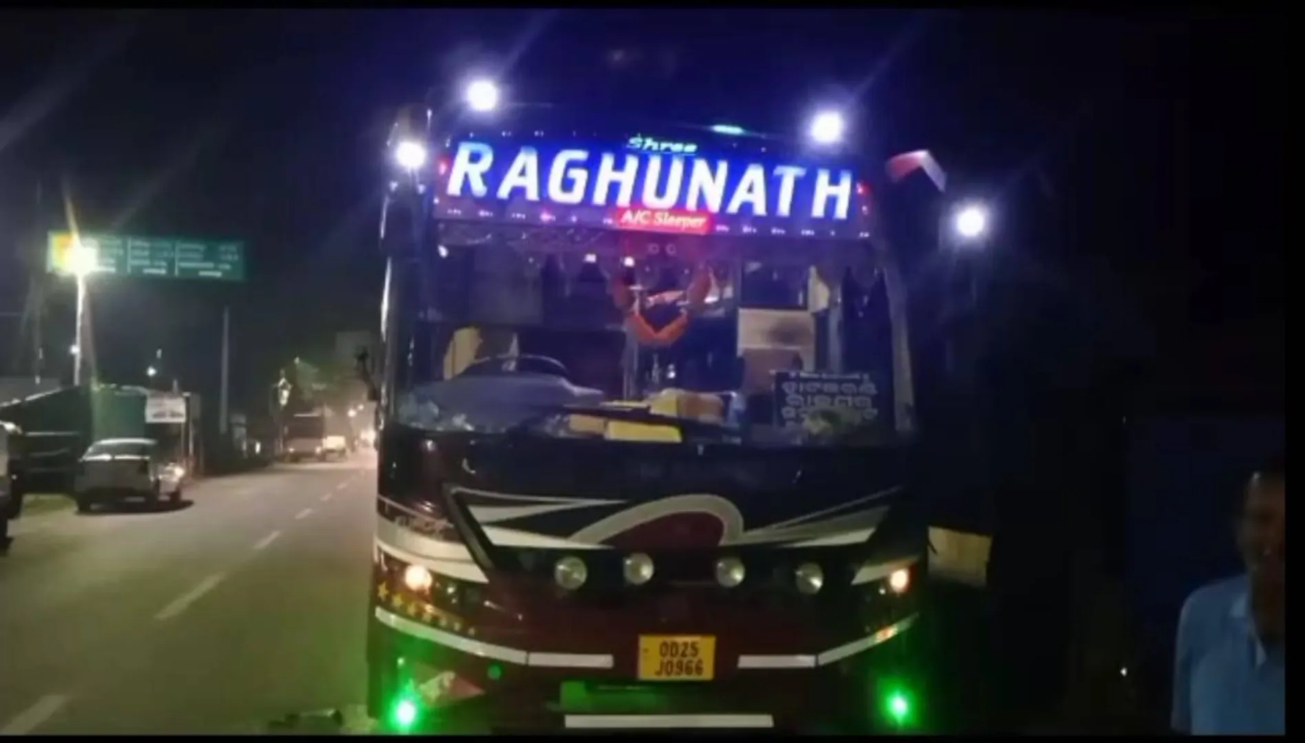 ବସର ସ୍ଲିପରରୁ ଖସିପଡ଼ି ଯୁବକଙ୍କ ମୃତ୍ୟୁ