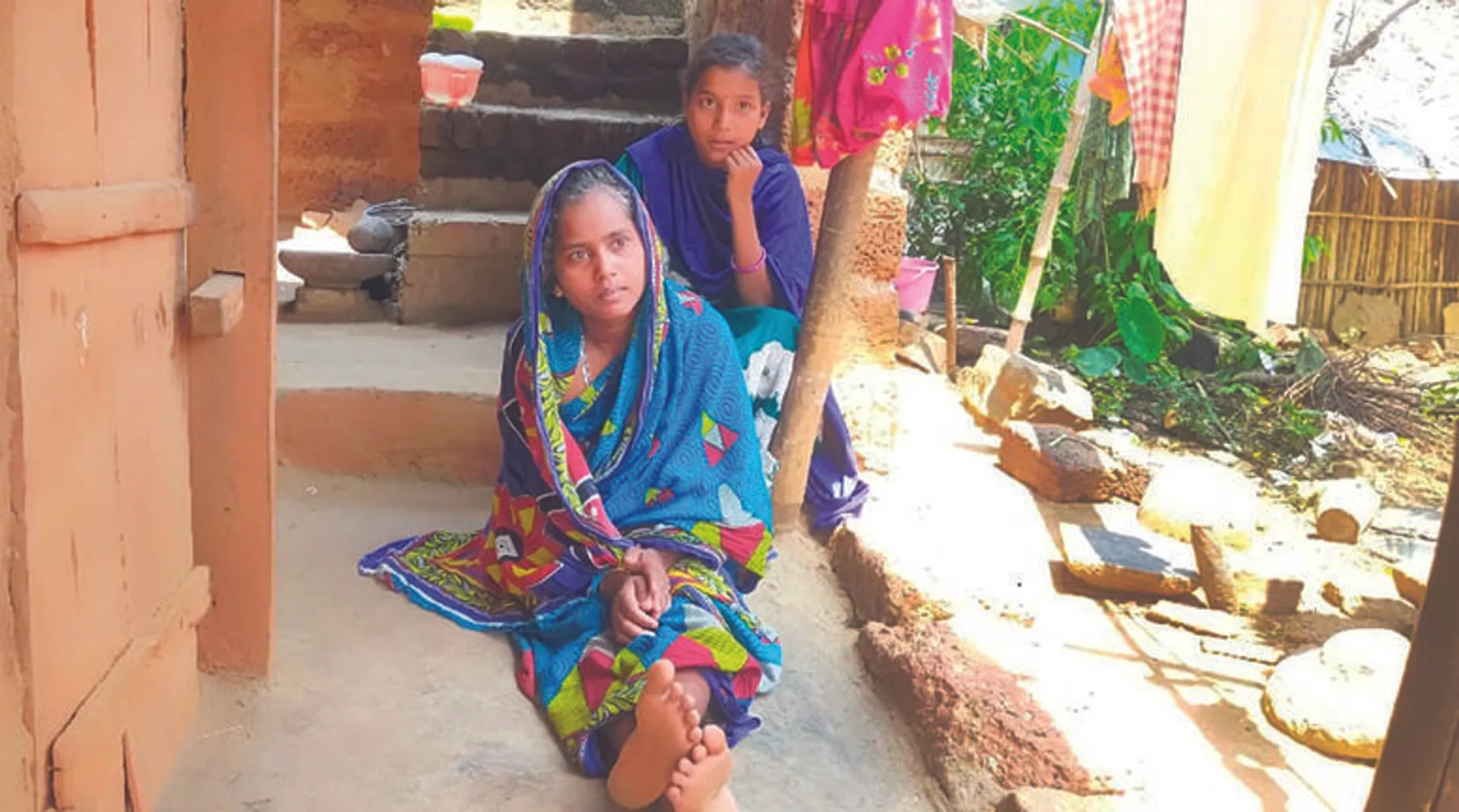 ବାପା ଆରପାରିକୁ ଚାଲିଯିବା ପରେ, ମା’ ଶଯ୍ୟାଶାୟୀ: ଘର ସମ୍ଭାଳୁଛନ୍ତି ୧୨ ବର୍ଷର ଝିଅ