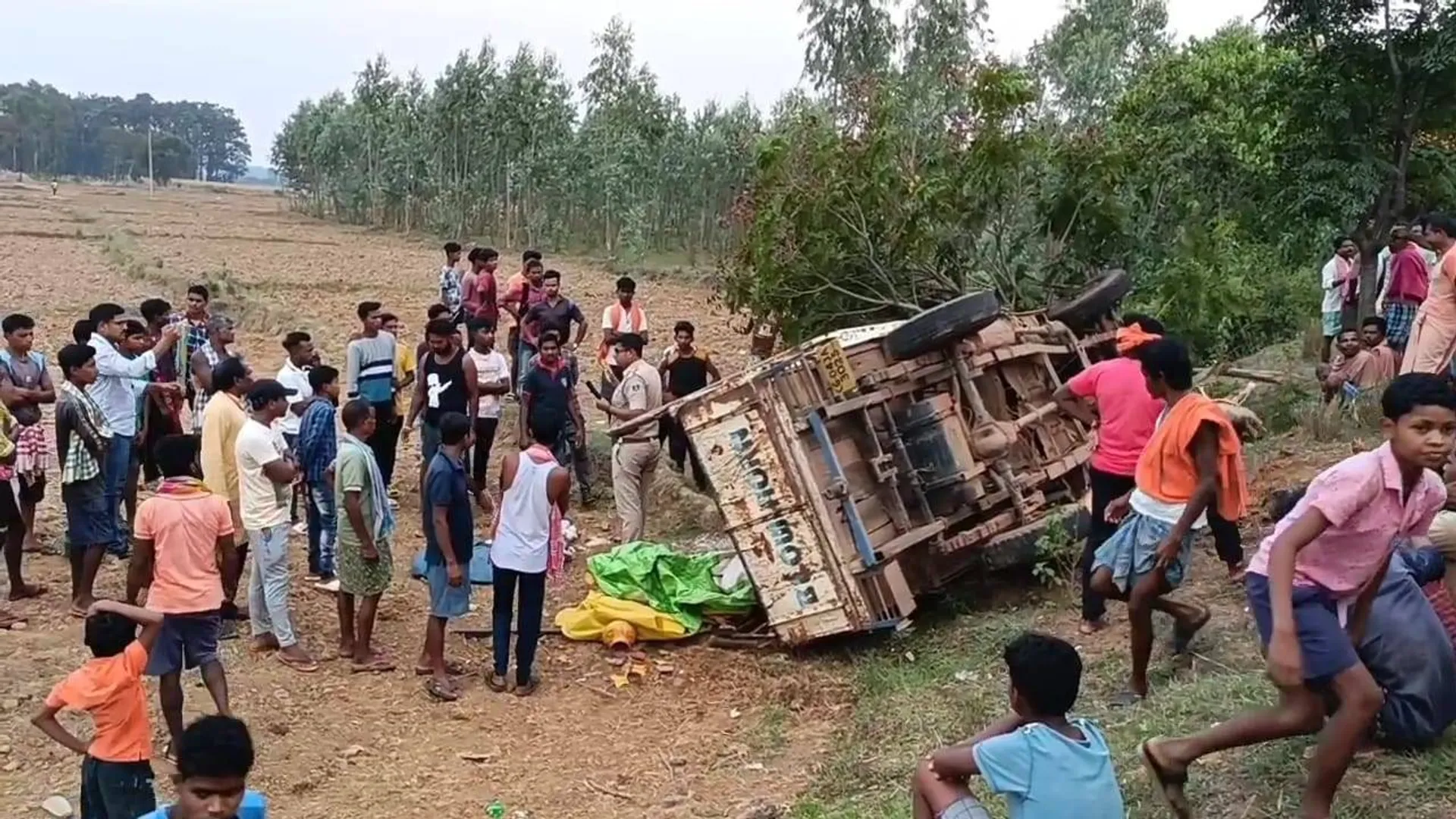 ଓଲଟିଲା ପିକଅପ୍ ଭ୍ୟାନ୍: ଶୀତଳ ଷଷ୍ଠୀ ପୂଜାରେ ଯୋଗଦେବା ପାଇଁ ଯାଉଥିବା ଆଠ ମହିଳା ଗୁରୁତର