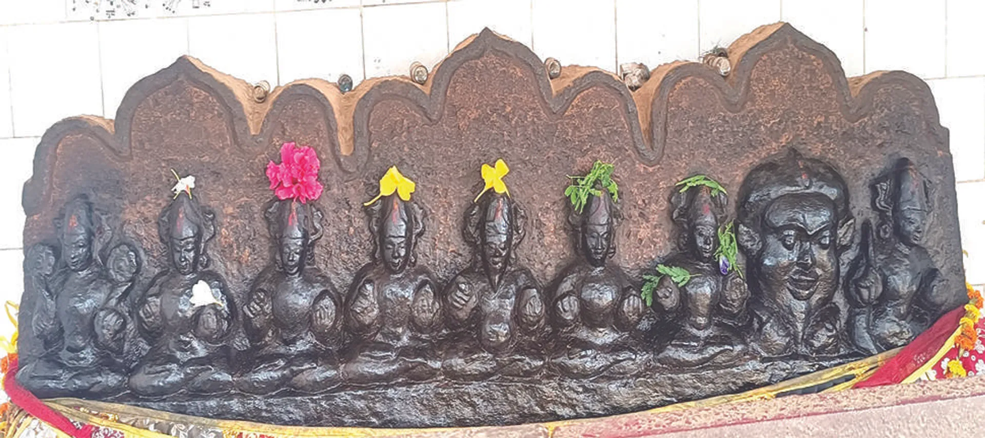 ଭାର୍ଗବୀରେ ବୁଡ଼ିରହିଛି ପ୍ରାଚୀନ ମନ୍ଦିରର ଧ୍ବଂସାବଶେଷ
