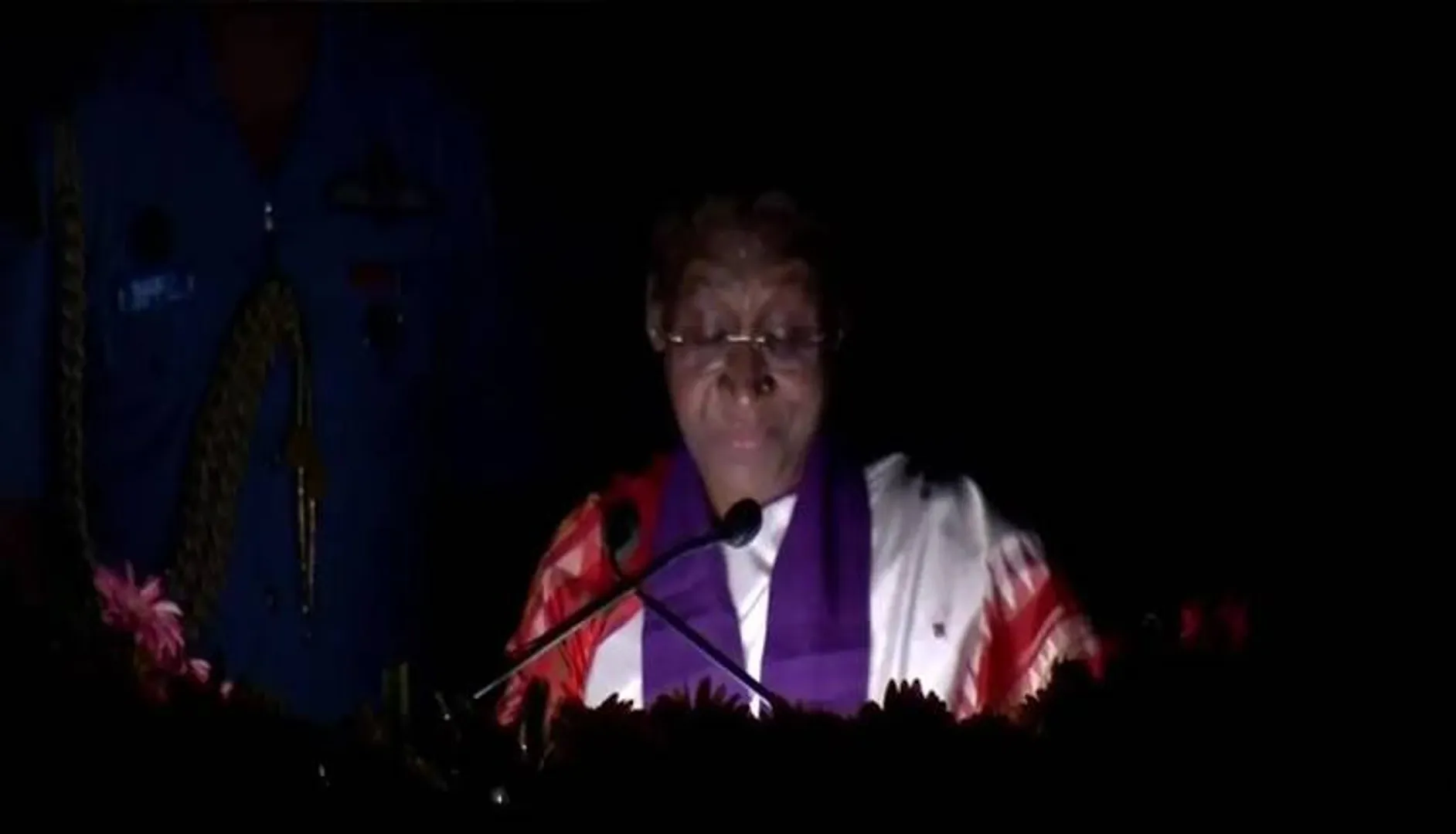 ‌ଫୋନ୍‌-ଇନ୍‌-ପ୍ଲିଜ୍‌: ରାଷ୍ଟ୍ରପତିଙ୍କ ସଭାରେ ଆଲୁଅ ଲିଭିବା ଘଟଣାରେ ସରକାର ସଚେତନ ହେବା ଦରକାର