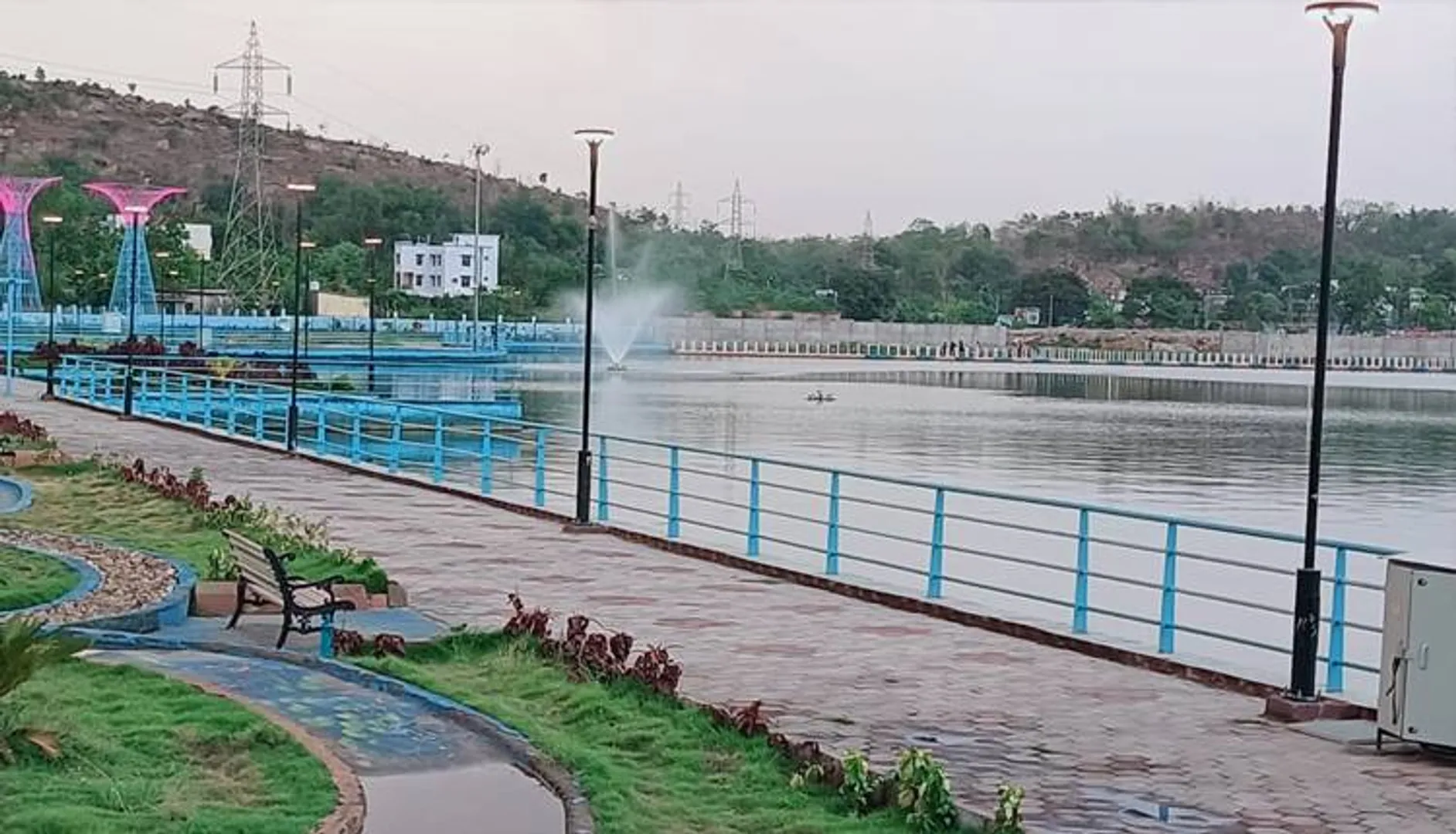 ସୌନ୍ଦର୍ଯ୍ୟ ହରାଉଛି ଡିଏଭି ୱାଟର ପାର୍କ