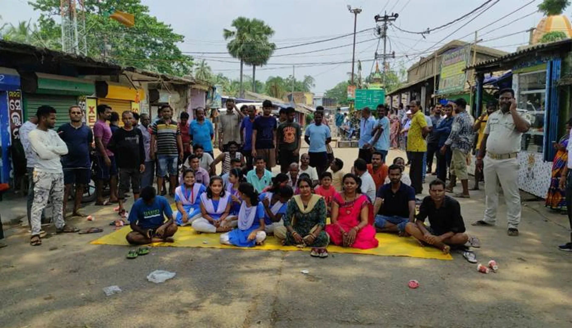 ଡ୍ରେନ୍‌ ସମସ୍ୟା ସମାଧାନ ଦାବିରେ ରାସ୍ତାରୋକ