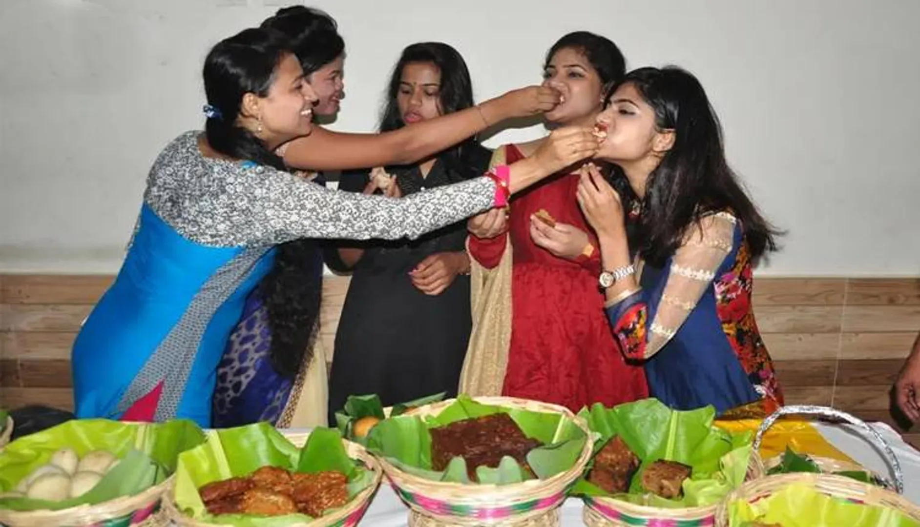 ସୁଶ୍ରୀ: ପାରମ୍ପରିକ ସାଜସଜ୍ଜାରେ ରଜ ସୁନ୍ଦର ଦିଶେ