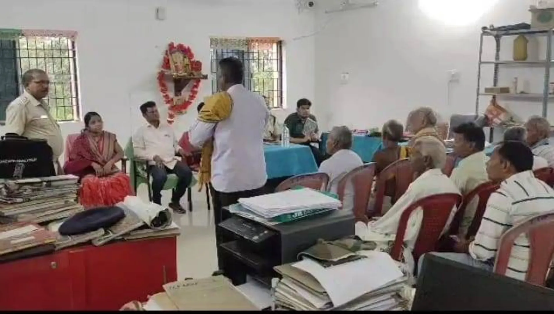 ରଥଯାତ୍ରାକୁ ନେଇ ଗୋଷ୍ଠୀ ସଂଘର୍ଷ: ଶାନ୍ତି କମିଟିରେ ଆଲୋଚନା ସଫଳ, ଗାଁରେ ଚାପା ଉତ୍ତେଜନା ଜାରି