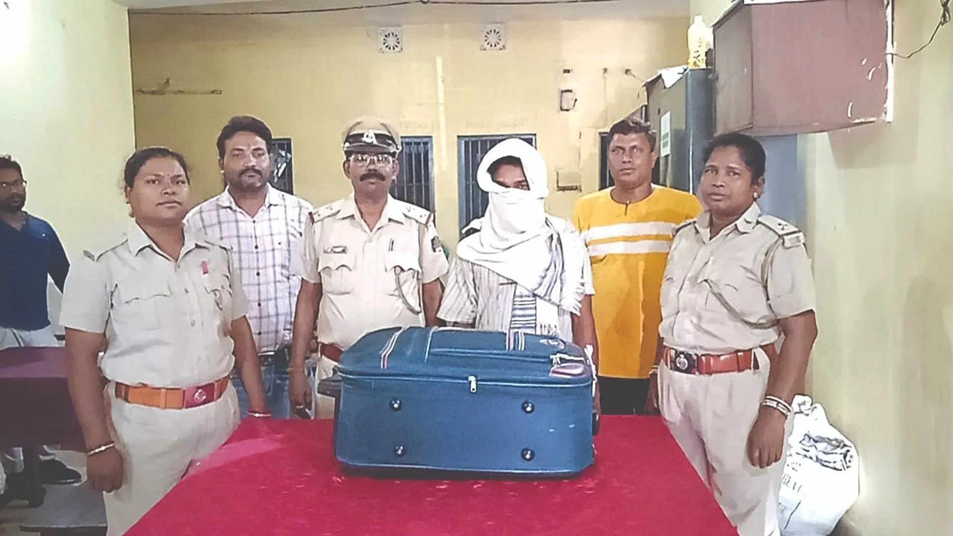 ପୁଣି ରେଳ ଷ୍ଟେସନରୁ ଧରାପଡ଼ିଲା ଗଞ୍ଜେଇ ବେପାରି