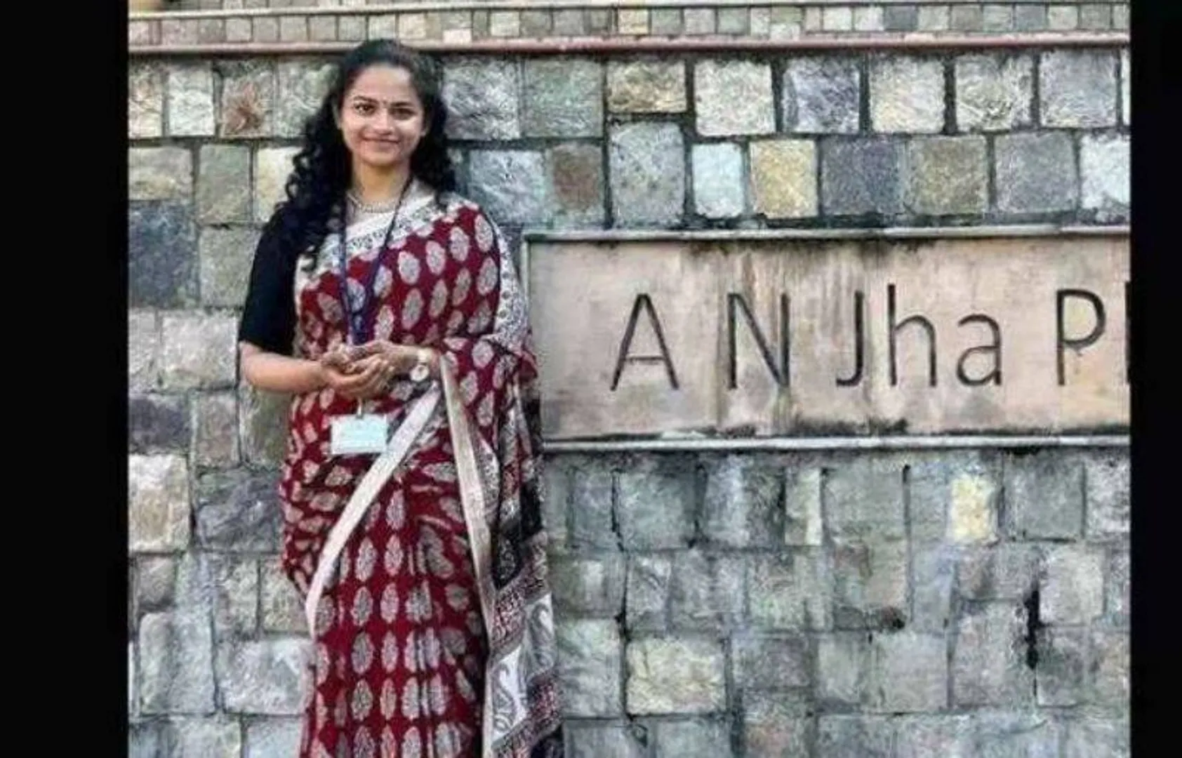 ଝିଅର ପାଠପଢା ପାଇଁ ନିଜ ଚାକିରି ଛାଡ଼ିଥିଲେ ମା'; ଇଞ୍ଜିନିୟର ଚାକିରି ଛାଡି ଆଇଏଏସ୍ ହେଲେ ଜାଗୃତି