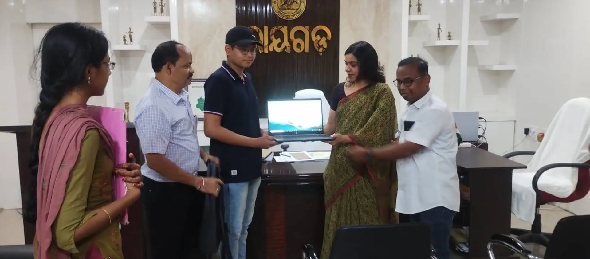 ଦିବ୍ୟାଙ୍ଗଙ୍କୁ ଲ୍ୟାପ୍‌ଟପ୍‌ ବଣ୍ଟନ