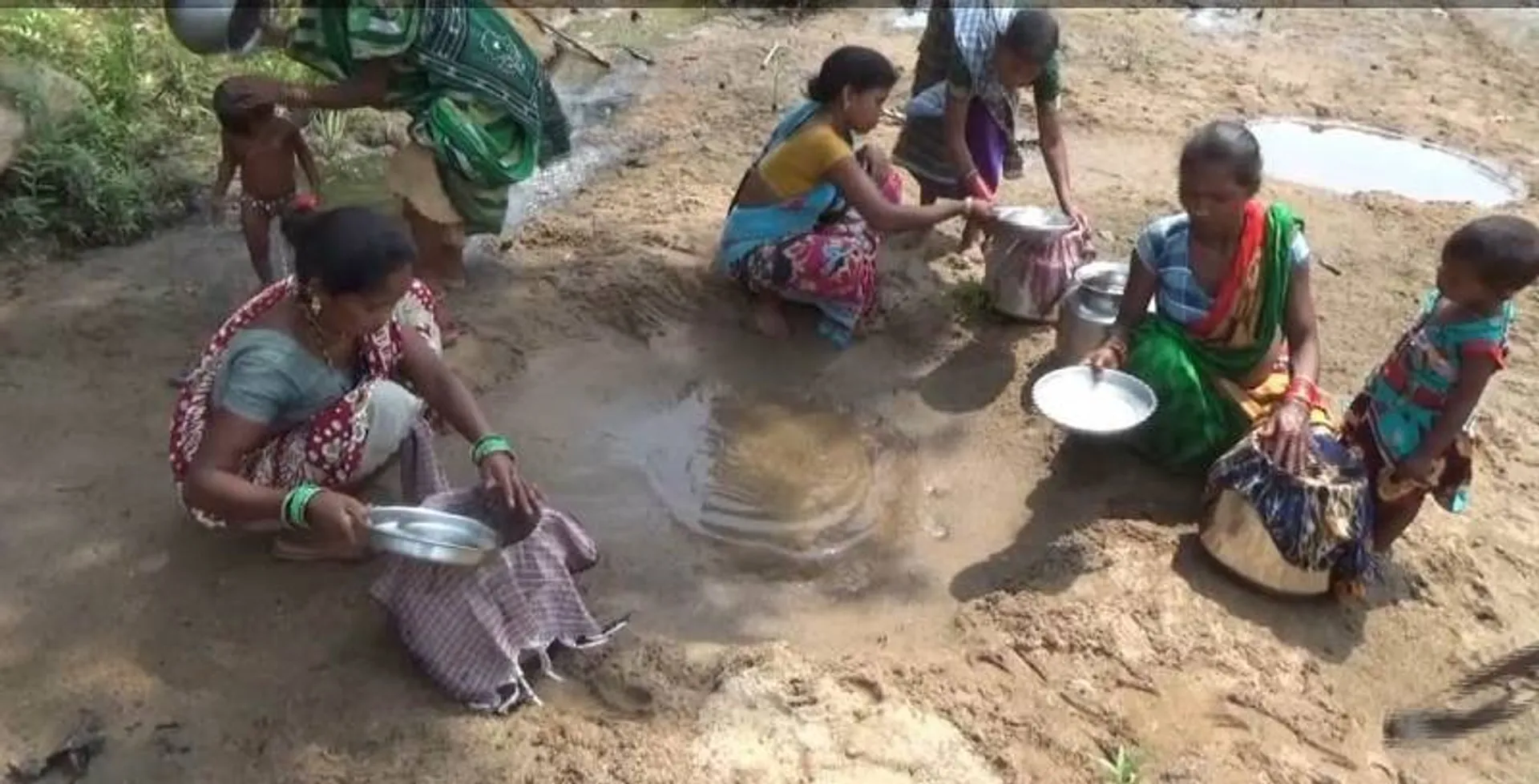 ପ୍ରତିଶ୍ରୁତି ପରେ ବି ସୁଧୁରିନି ସମସ୍ୟା; ଆବଶ୍ୟକତା ନେଇ ପଡ଼ୋଶୀ ଜିଲ୍ଲା ଉପରେ ନିର୍ଭର ରାୟଗଡ଼ାର ଏହି ଗ୍ରାମବାସୀ