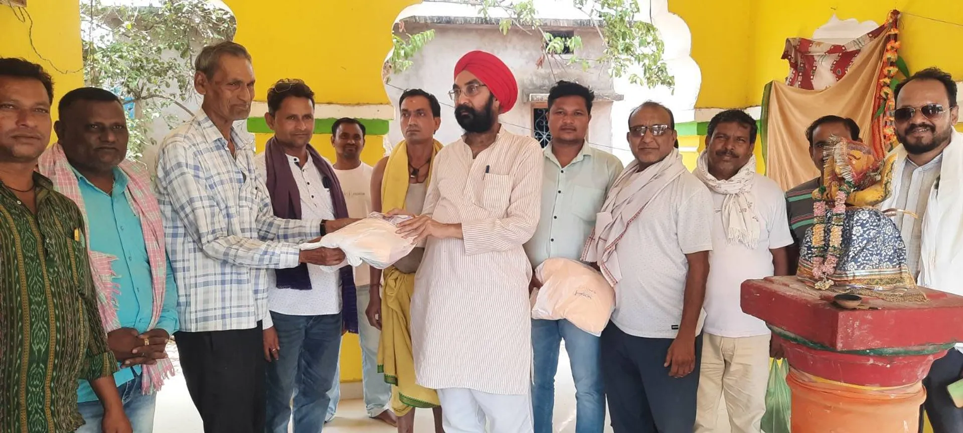 ଜଗନ୍ନାଥ ମନ୍ଦିରରେ ବସ୍ତ୍ରଦାନ କଲେ ବିଧାୟକ