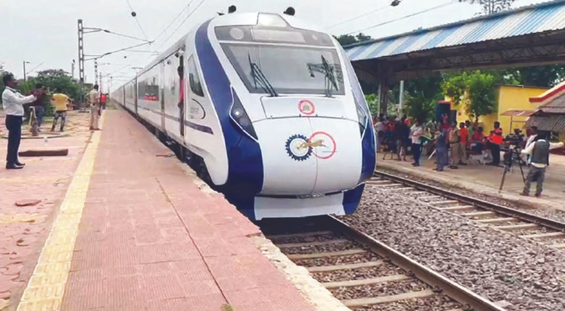 ୧୨ରେ ଗଡ଼ିବ ପୁରୀ-ବିଶାଖାପାଟଣା ବନ୍ଦେ ଭାରତ: ଭର୍ଚୁଆଲ୍‌ରେ ଶୁଭାରମ୍ଭ କରିବେ ପ୍ରଧାନମନ୍ତ୍ରୀ