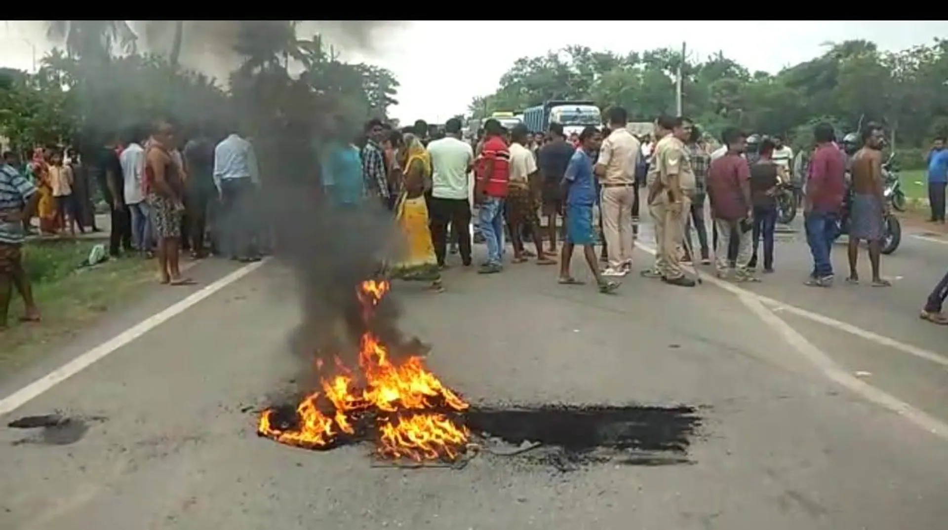 ସ୍କୁଲପିଲାଙ୍କୁ ନେଇ ଯାଉଥିବା ଅଟୋ ଦୁର୍ଘଟଣାଗ୍ରସ୍ତ; ଓଲଟିପଡ଼ିବାରୁ ଜଣେ ଛାତ୍ରୀ ମୃତ, ଉତ୍ତେଜନା ଜାରି