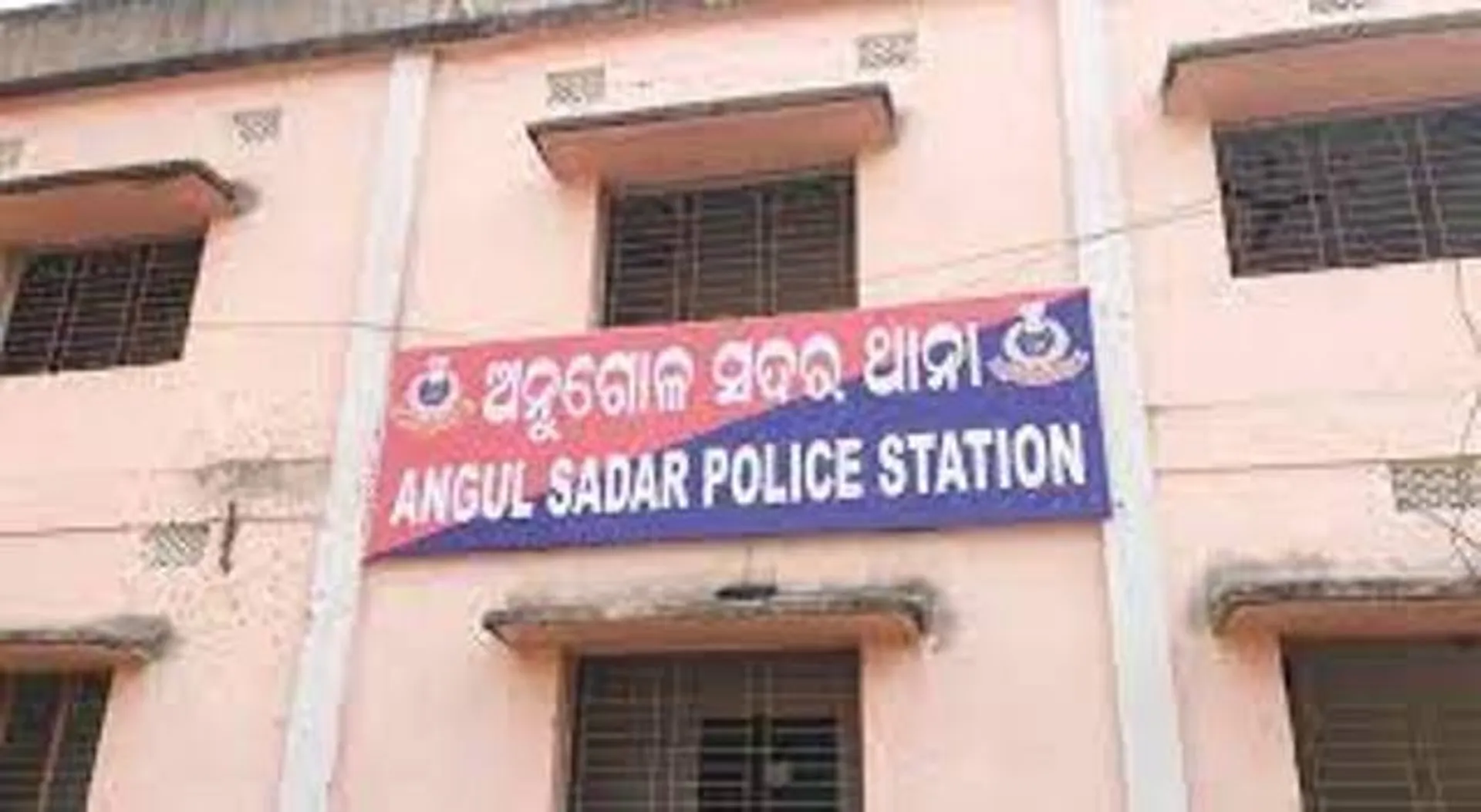 ବିଦ୍ୟୁତ୍ ସମସ୍ୟାର ସମାଧାନ ହେଲାନି: ମିଟର ରିଡିଂ କରିବା ପାଇଁ ଆସିଥିବା କର୍ମଚାରୀଙ୍କୁ ଅଟକ ରଖିଲେ ଗ୍ରାମବାସୀ