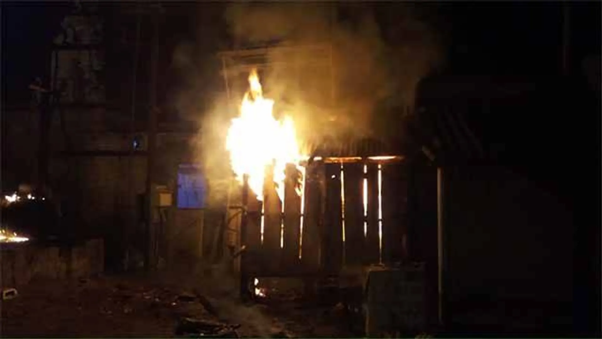 ଟ୍ରାନ୍ସଫର୍ମର ଫାଟି ଦୋକାନ ଜଳିଗଲା