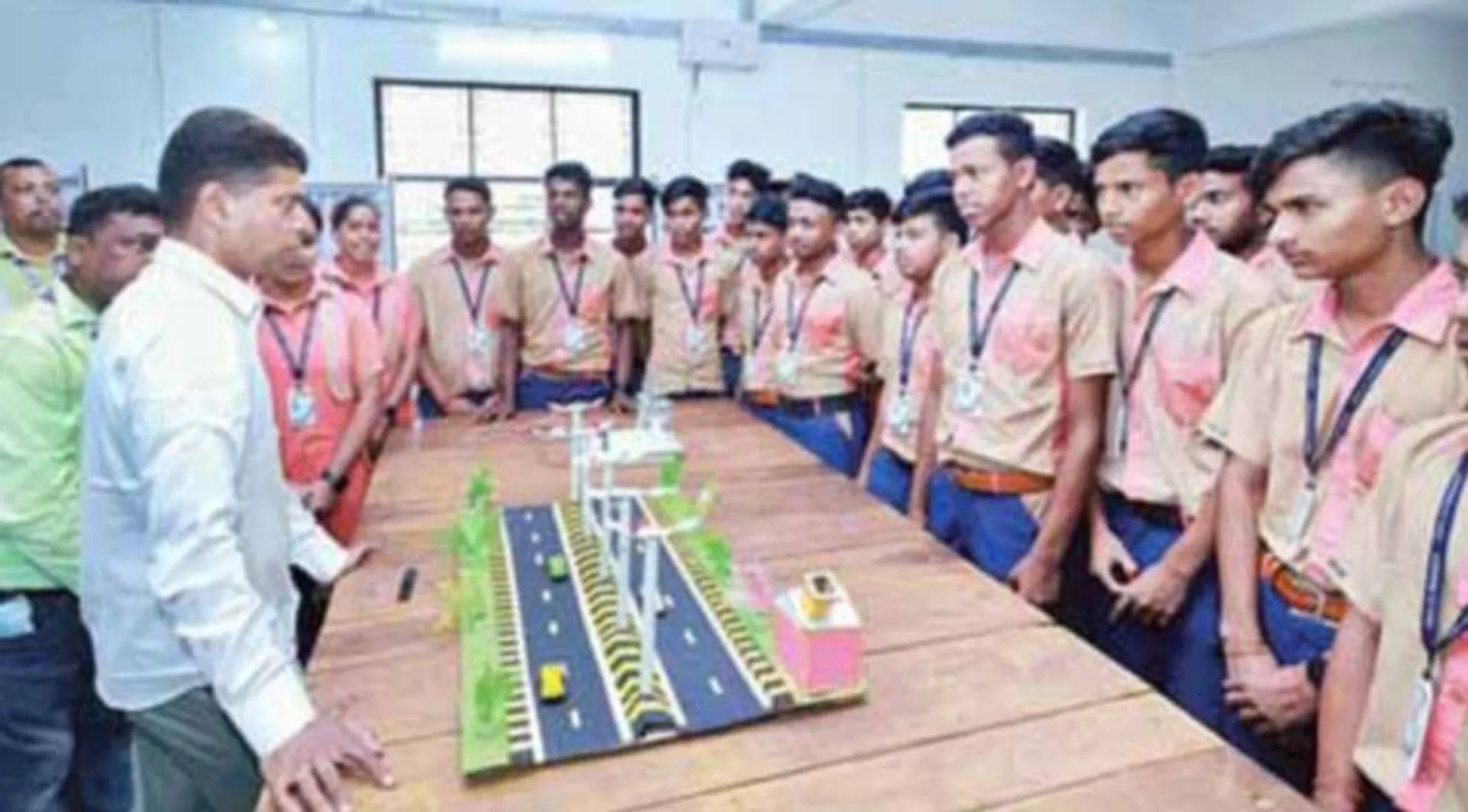 ଦୁଇଦିନିଆ ଜଗତସିଂହପୁର ଗସ୍ତରେ ୫–ଟି ସଚିବ