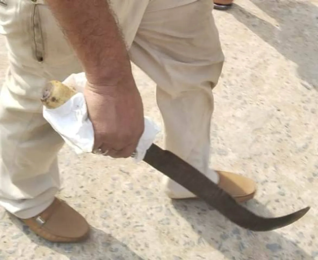 କୁଜଙ୍ଗରେ ଚାଞ୍ଚଲ୍ୟ: ଉନ୍ମତ୍ତ ଯୁବକର ଆକ୍ରମଣରେ ଚାଲିଗଲା ଦୁଇ ମହିଳାଙ୍କ ଜୀବନ, ଅଭିଯୁକ୍ତ ଥାନାରେ ଅଟକ