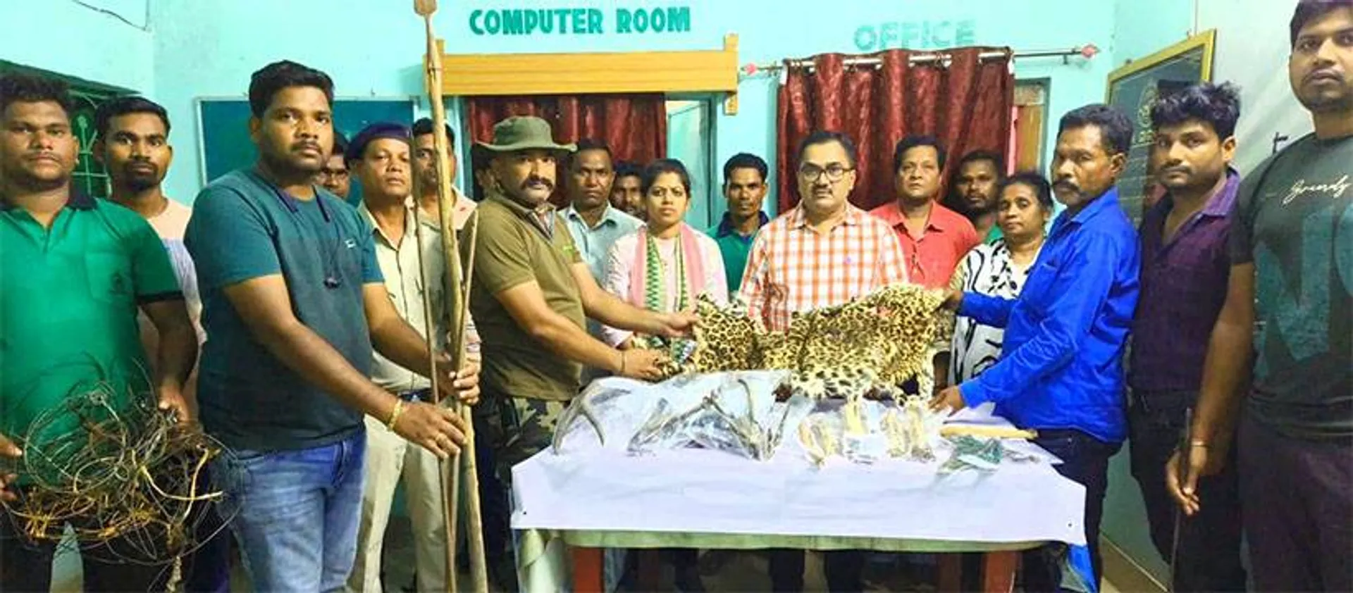 ବନ ବିଭାଗ ପକ୍ଷରୁ ବାଘ ଛାଲ ଓ ବନ୍ୟଜନ୍ତୁ ଅବଶେଷ ଜବତ, ୩ ଅଭିଯୁକ୍ତ ଗିରଫ