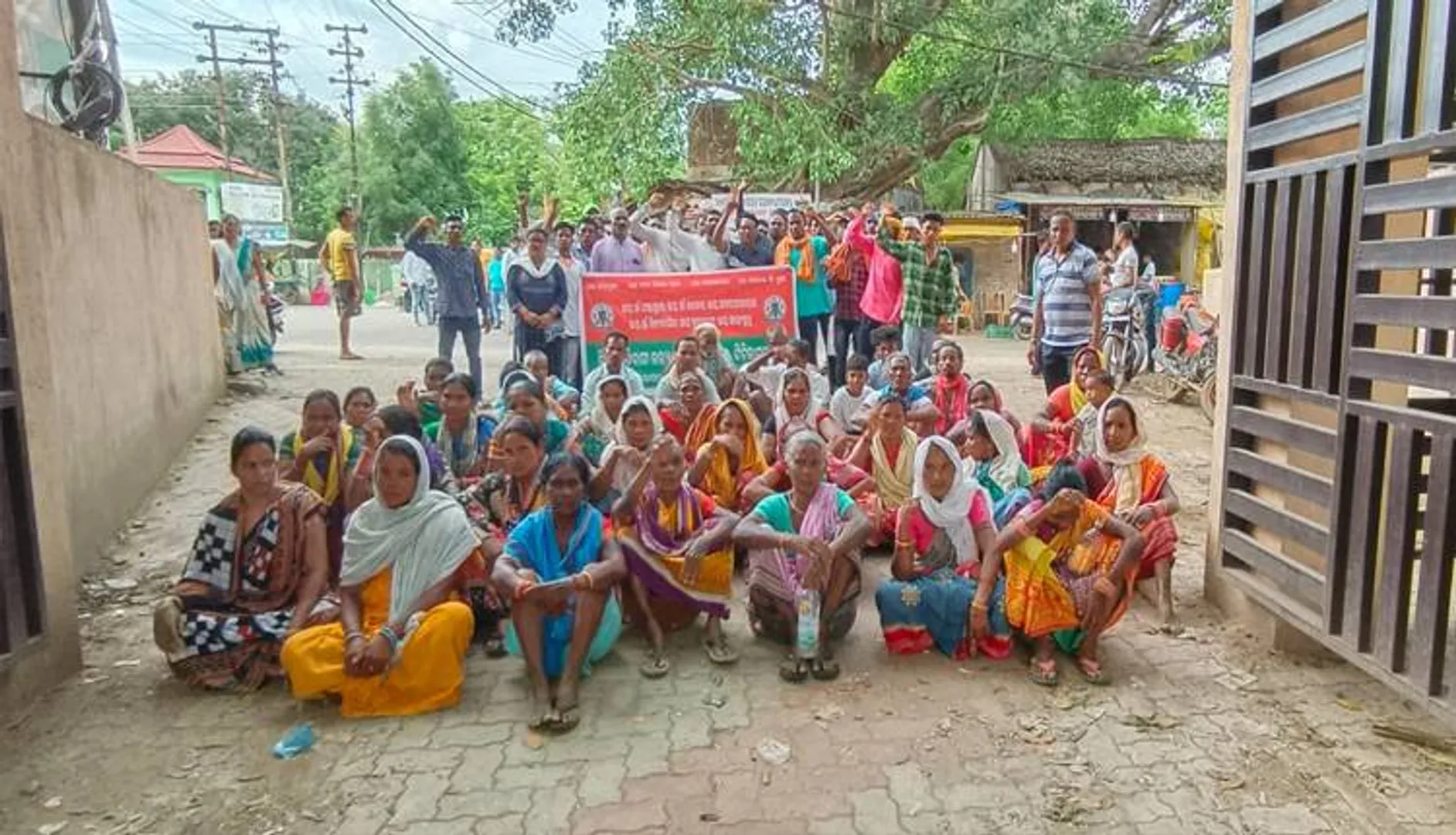 ପାର୍କ ନିର୍ମାଣକୁ ନେଇ ଉତ୍ତେଜନା, ଥାନା ଘେରିଲେ ଆଦିବାସୀ
