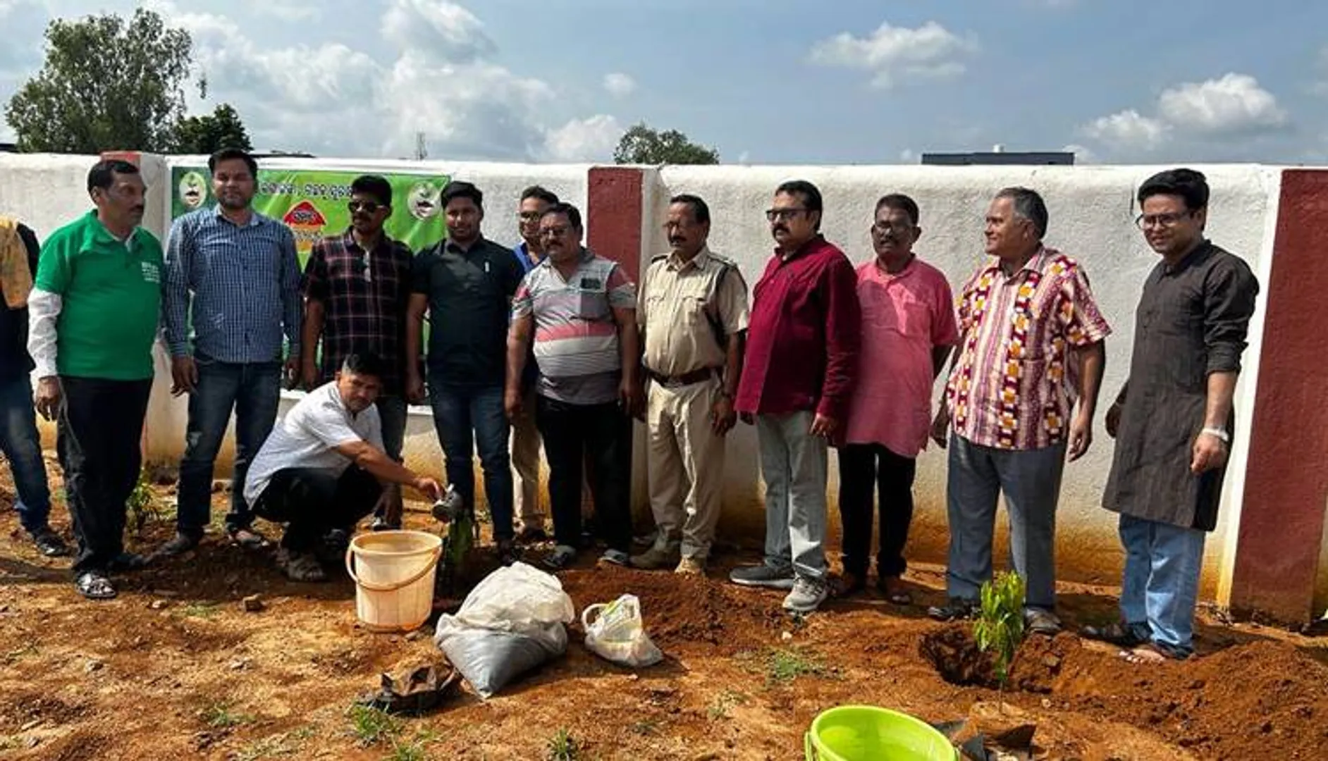 ‘ସମ୍ବାଦ ସାହିତ୍ୟଘର’ ପକ୍ଷରୁ ବୃକ୍ଷରୋପଣ