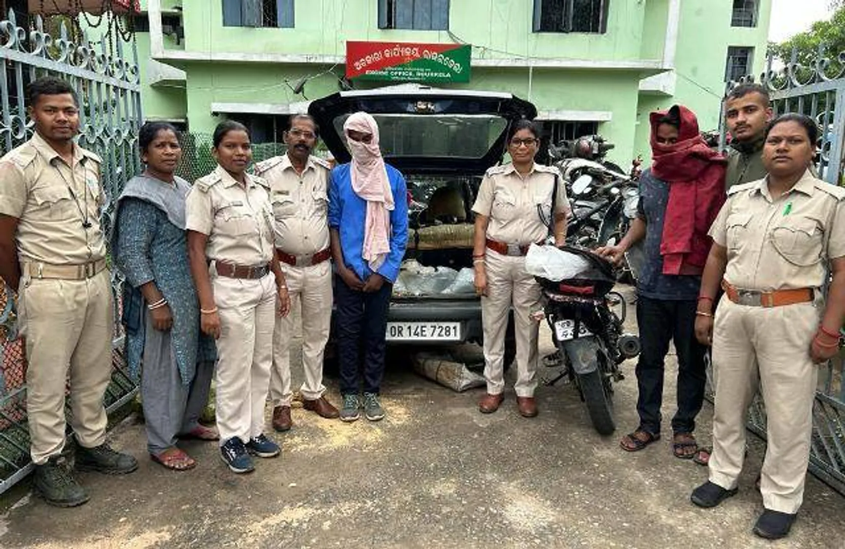 କାର୍‌ରେ ଦେଶୀ ମଦ ଚୋରାଚାଲାଣ; ୨ ଅଭିଯୁକ୍ତ ଗିରଫ
