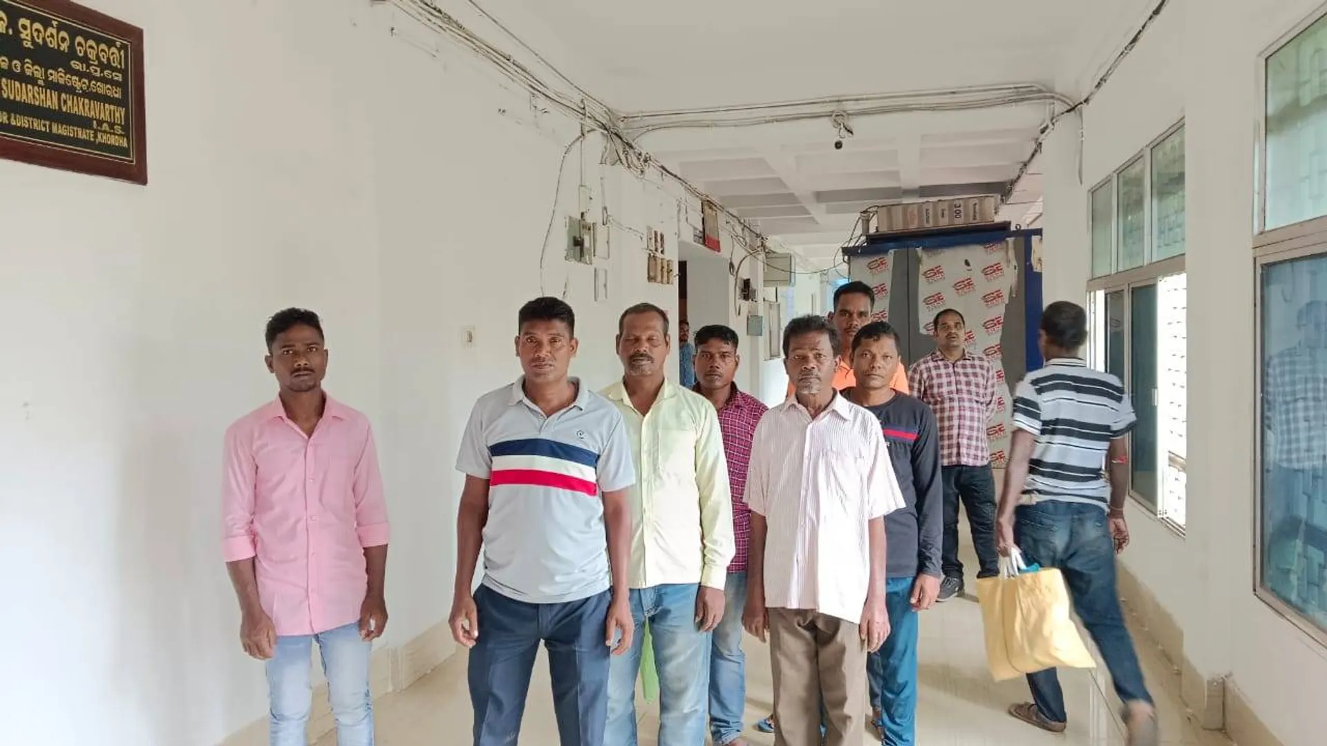 ଜିଲ୍ଲାପାଳଙ୍କୁ ଭେଟି ବାସଗୃହ ଯୋଗାଇଦେବାକୁ ଦାବି କଲେ ୨୦ରୁ ଉର୍ଦ୍ଧ୍ବ ପରିବାର