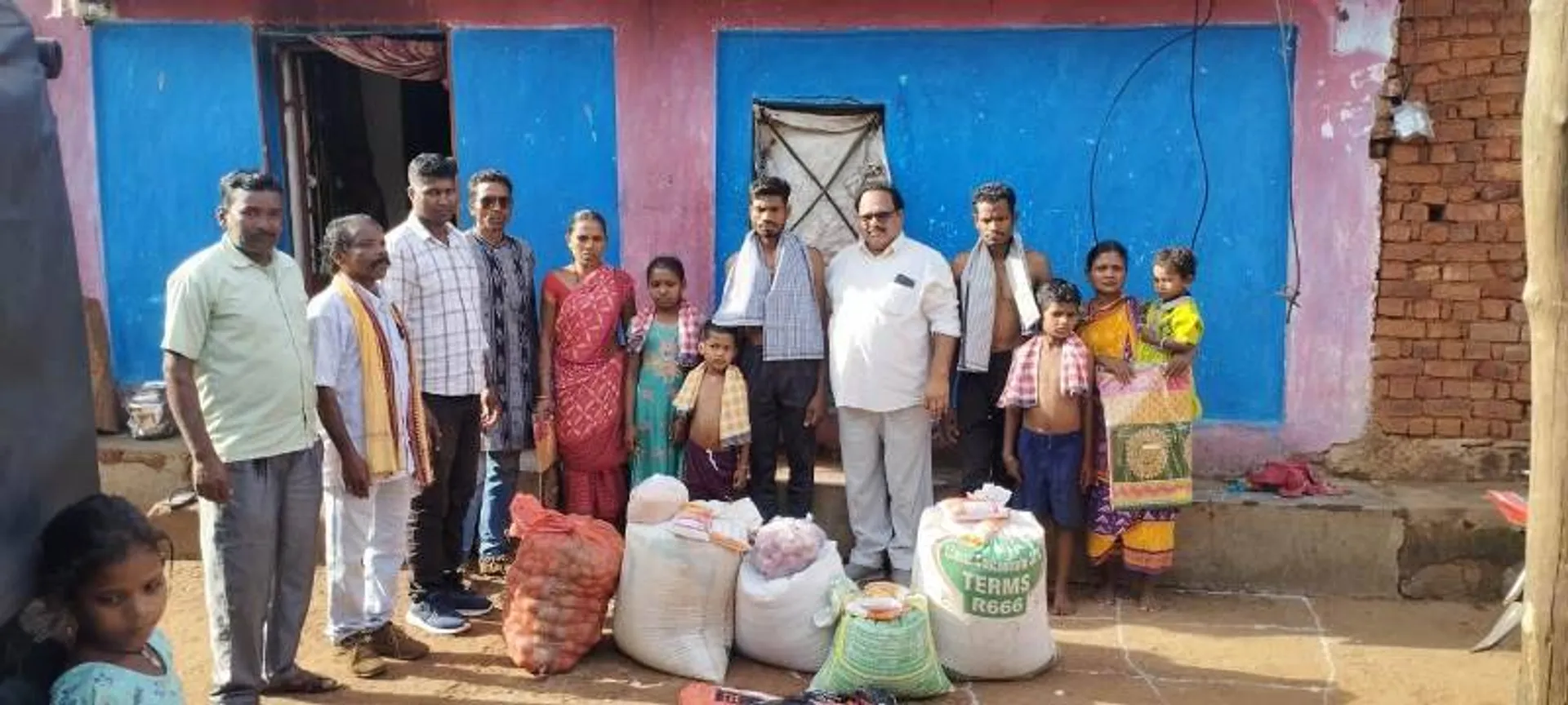 ଉତ୍କଳ ଗୋପାଳ ଗଉଡ଼ ସମାଜ ପକ୍ଷରୁ ୩ ପରିବାରଙ୍କୁ ସହାୟତା ପ୍ରଦାନ