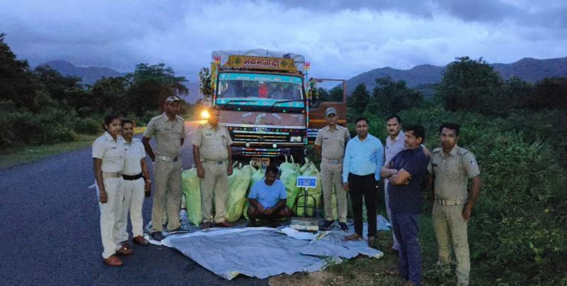 ଟ୍ରକରୁ ୮୦ ଲକ୍ଷ ଟଙ୍କାର ଗଞ୍ଜେଇ ଜବତ