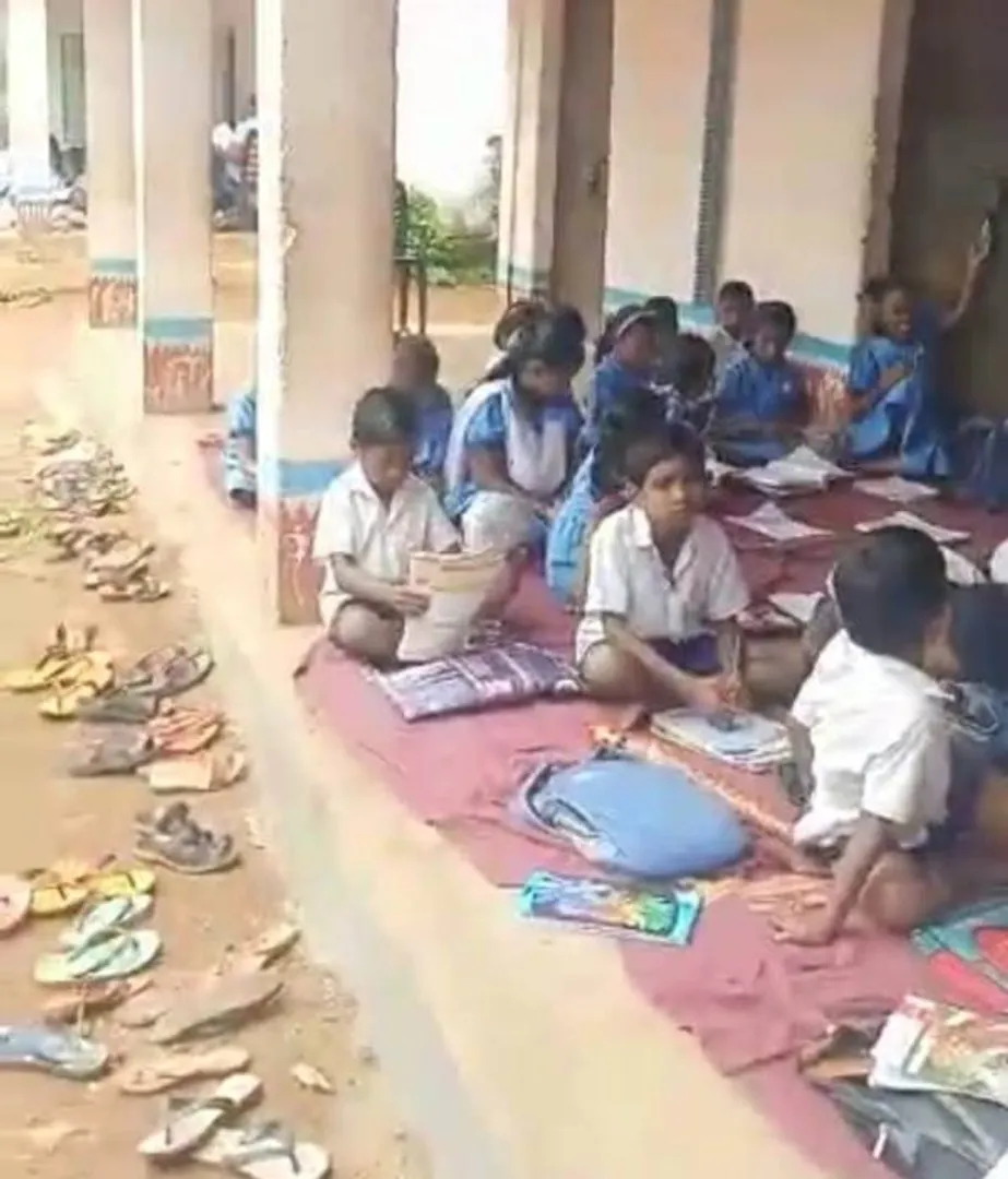 ବିଦ୍ୟାଳୟର ଶୌଚାଳୟ ବିଲ ନ ମିଳିବାରୁ ସ୍କୁଲରେ ତାଲା ଠୁଙ୍କିଲେ ଠିକାଦାର