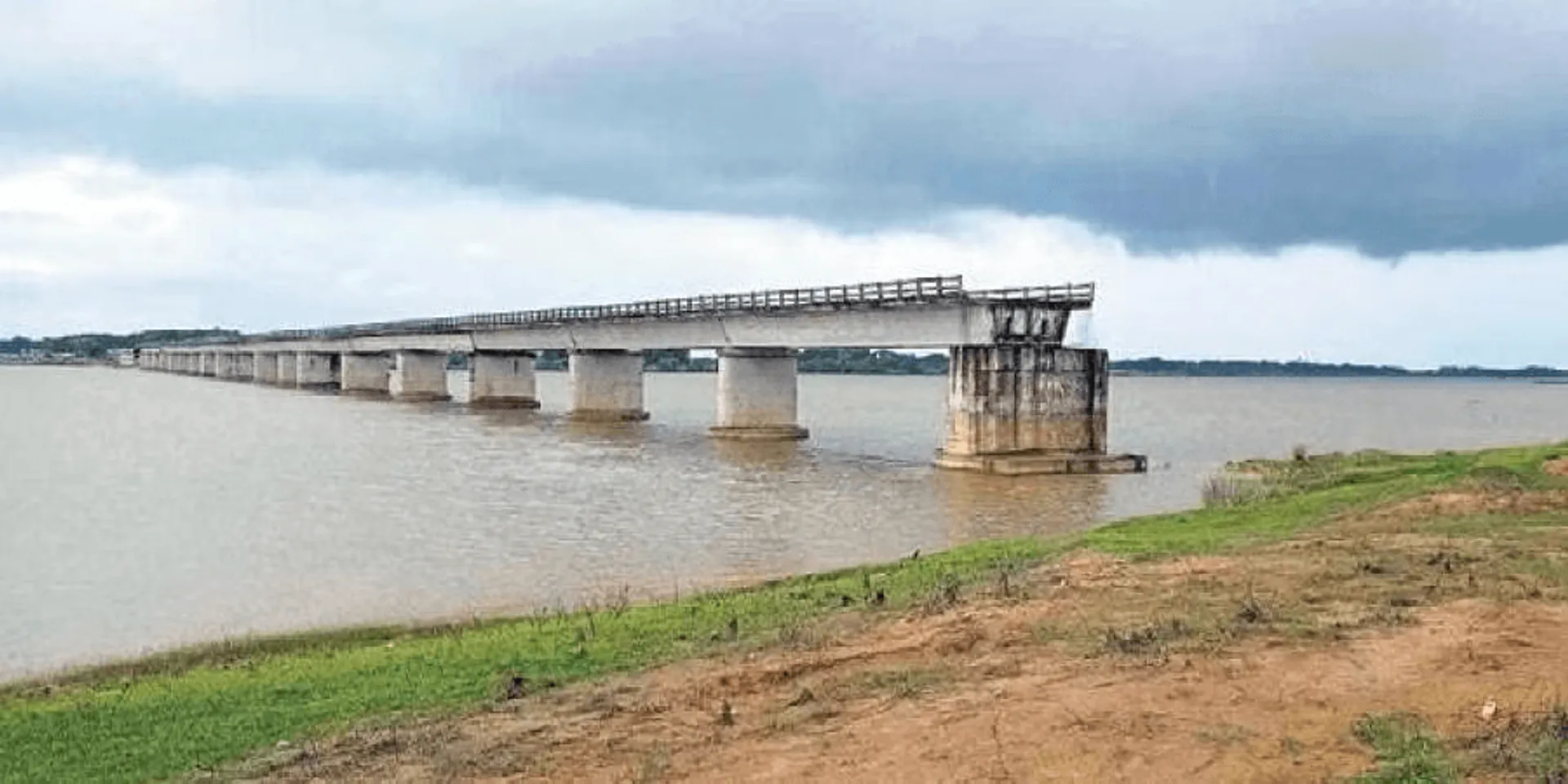 ଦେବୀ ନଦୀରେ ବୁଡ଼ି କାଉଡ଼ିଆ ନିଖୋଜ: ଉଦ୍ଧାର ହେଲେ ପରିବାରର ତିନି ସଦସ୍ୟ