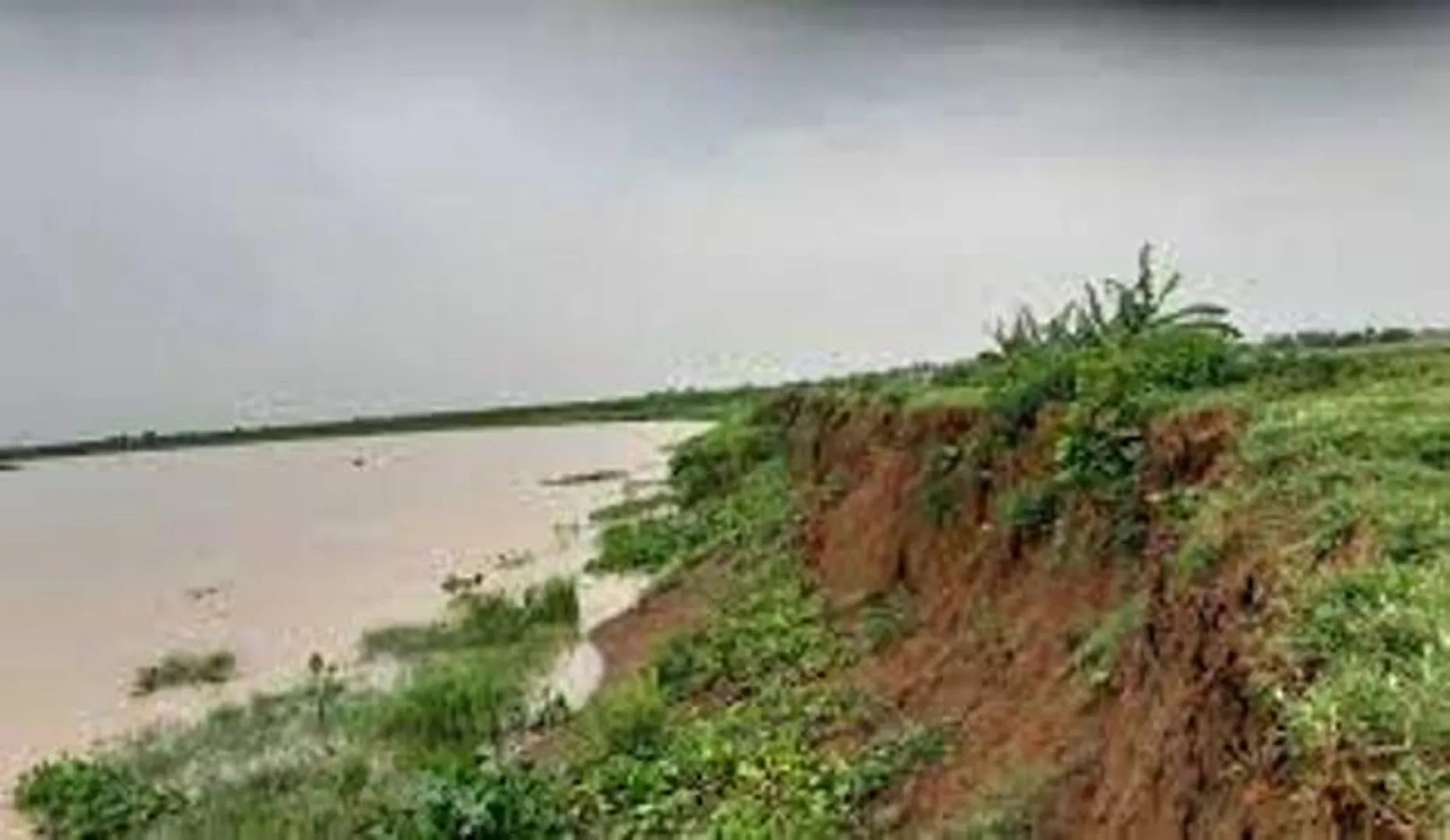 ଆରଡ଼ିରେ ୨୦୦ ଫୁଟ୍ ଧସିଗଲା ବୈତରଣୀ ନଦୀବନ୍ଧ: ଯାଜପୁର-ଭଦ୍ରକ ଯୋଗାଯୋଗ ବିଚ୍ଛିନ୍ନ ଆଶଙ୍କା