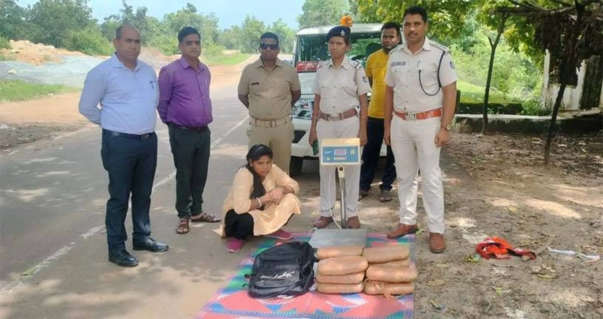 ଗଞ୍ଜେଇ ଜବତ, ଯୁବତୀ ଗିରଫ