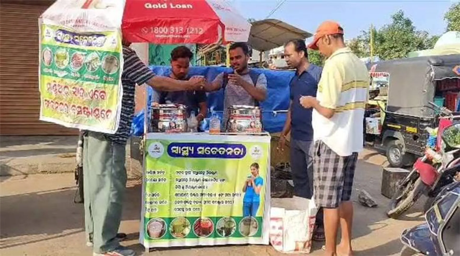 ଭଲ ଖବର: ଜୁସ୍ ବିକି ପଢ଼ାଖର୍ଚ୍ଚ ଉଠାଉଛନ୍ତି ଦୁଇସାଙ୍ଗ