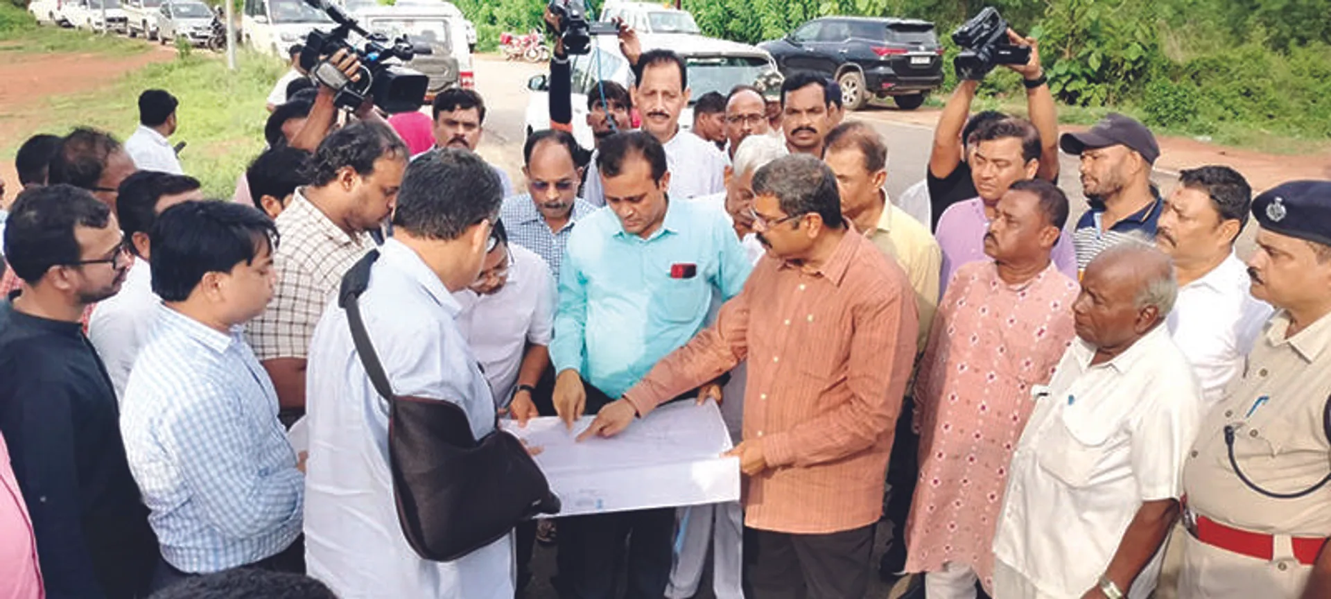 ପ୍ରସ୍ତାବିତ ପାଇକ ସ୍ମାରକୀ ସ୍ଥଳରେ କେନ୍ଦ୍ରମନ୍ତ୍ରୀ ଓ ସାଂସଦ: ପ୍ରକଳ୍ପ ନିର୍ମାଣ ବାଟ ଫିଟିଲା