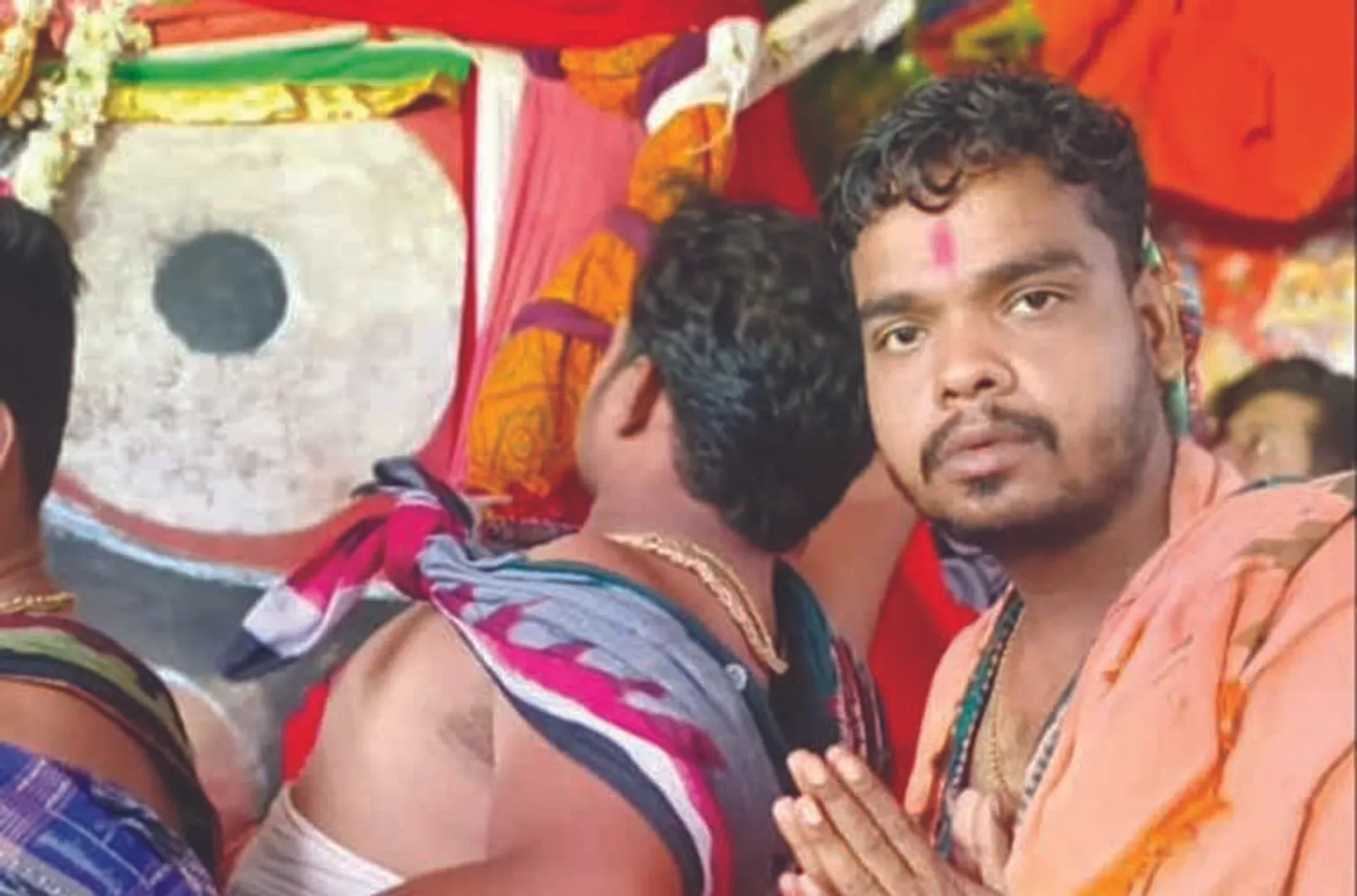 ରଥ ଉପରେ ଭିଡିଓ କରି ଭାଇରାଲ୍‌, ସୋସିଆଲ୍‌ ମିଡିଆରେ ଅଣସେବାୟତଙ୍କ ଫଟୋ