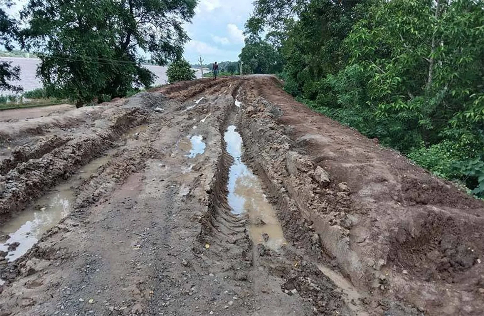 ଇଏ ବି ରାସ୍ତା..., ନଦୀବନ୍ଧ ଶୋଚନୀୟ