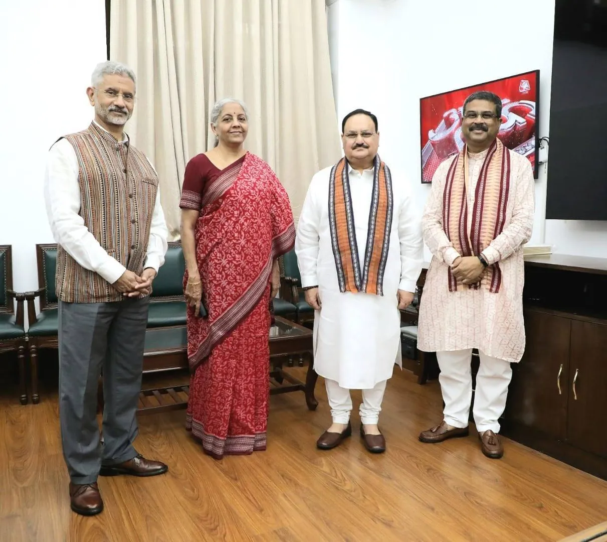 ସମ୍ବଲପୁରୀ ଦିବସରେ ନେତା ପିନ୍ଧିଲେ ସମ୍ବଲପୁରୀ ବସ୍ତ୍ର