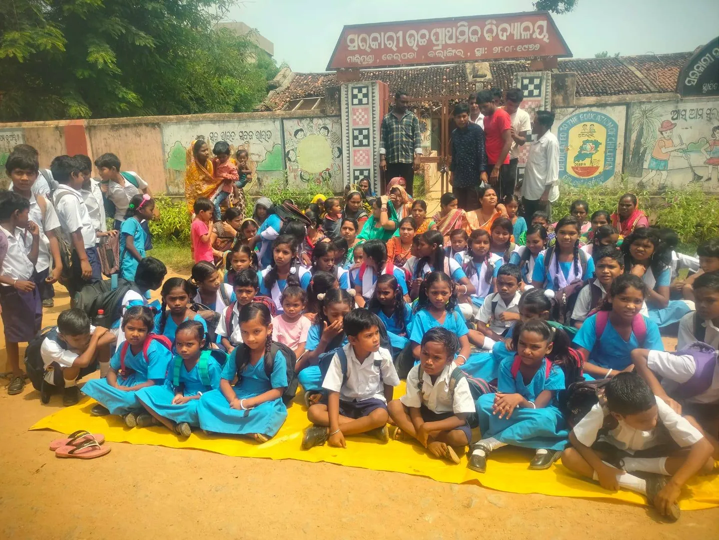 ଶିକ୍ଷକ ଓ ଶ୍ରେଣୀଗୃହ ଅଭାବ: ସ୍କୁଲରେ ତାଲା ଠୁଙ୍କିଲେ ଅଭିଭାବକ