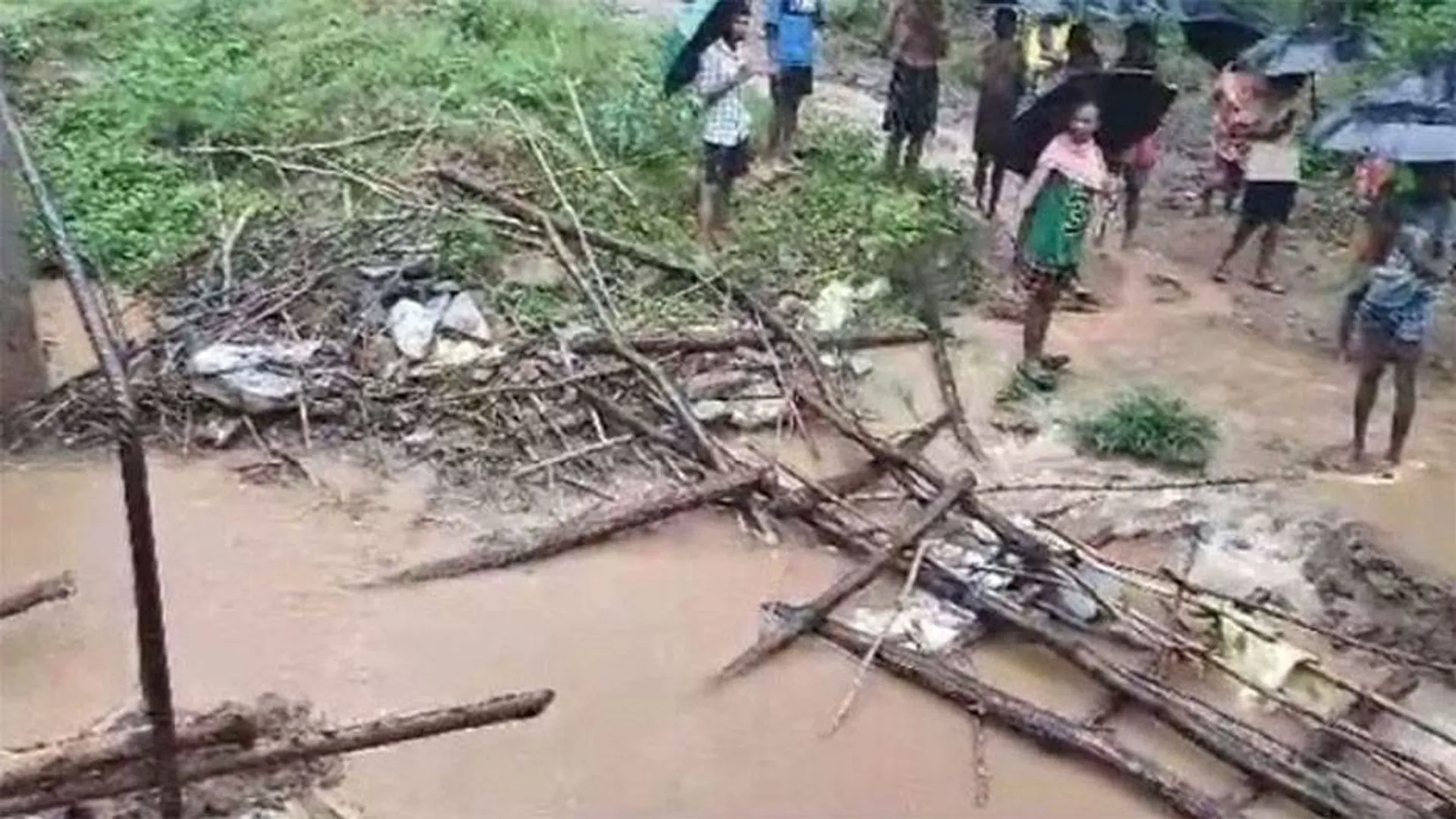 ଉପଲସାଜା କଲଭର୍ଟ ଭୁଶୁଡ଼ି ୫ ମୃତ୍ୟୁ ଘଟଣା: ୨ପୁଅଙ୍କୁ ହରାଇ ଅନେଶକୁ ବଞ୍ଚାଇଥିଲେ ଦୀପାଇ