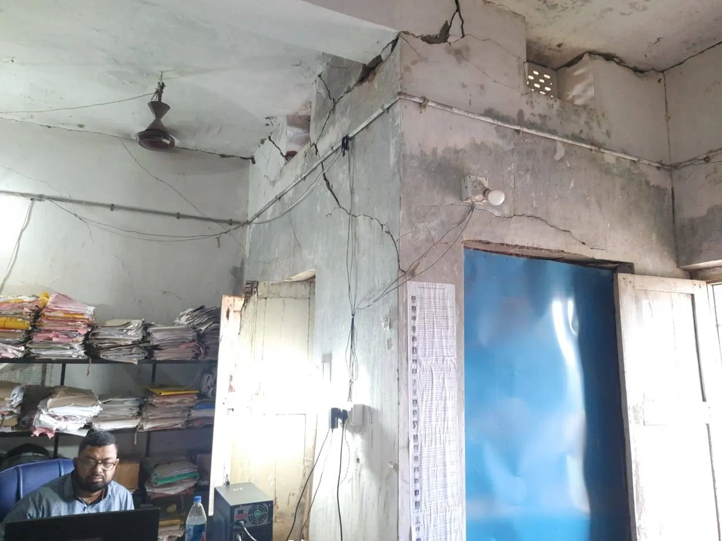 ବିପଦସଙ୍କୁଳ କୋଠାରେ ଘସିପୁରା ବ୍ଲକ୍‌ ଶିକ୍ଷା ଅଧିକାରୀଙ୍କ କାର୍ଯ୍ୟାଳୟ