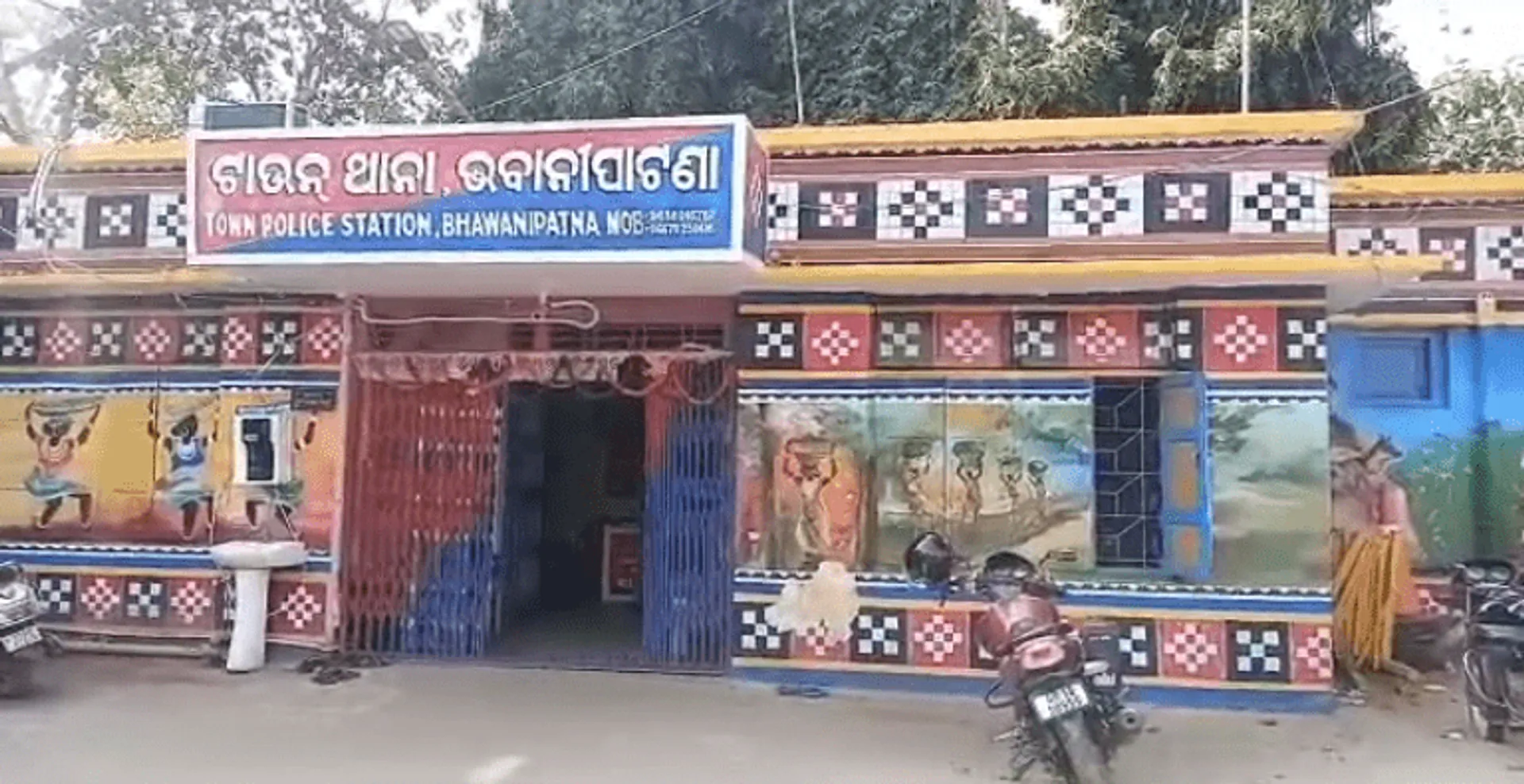 ଭବାନୀପାଟଣା ରାଜବାଟୀରେ ଡକାୟତି ଉଦ୍ୟମ: ଜଣକୁ କାବୁ କଲେ କର୍ମଚାରୀ, ଅନ୍ୟ ୩ ଫେରାର