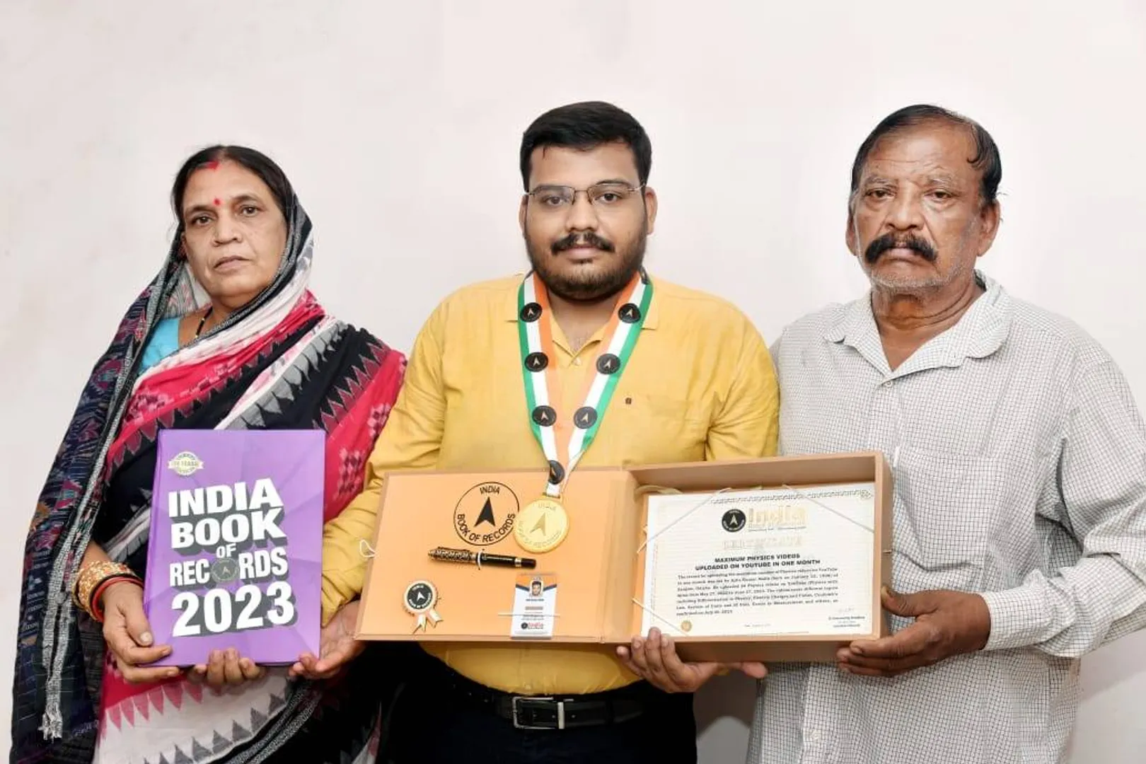 ଇଣ୍ଡିଆ ବୁକ୍ ଅଫ୍ ରେକର୍ଡସରେ ସ୍ଥାନ ପାଇଲେ ଗଞ୍ଜାମ ପୁଅ