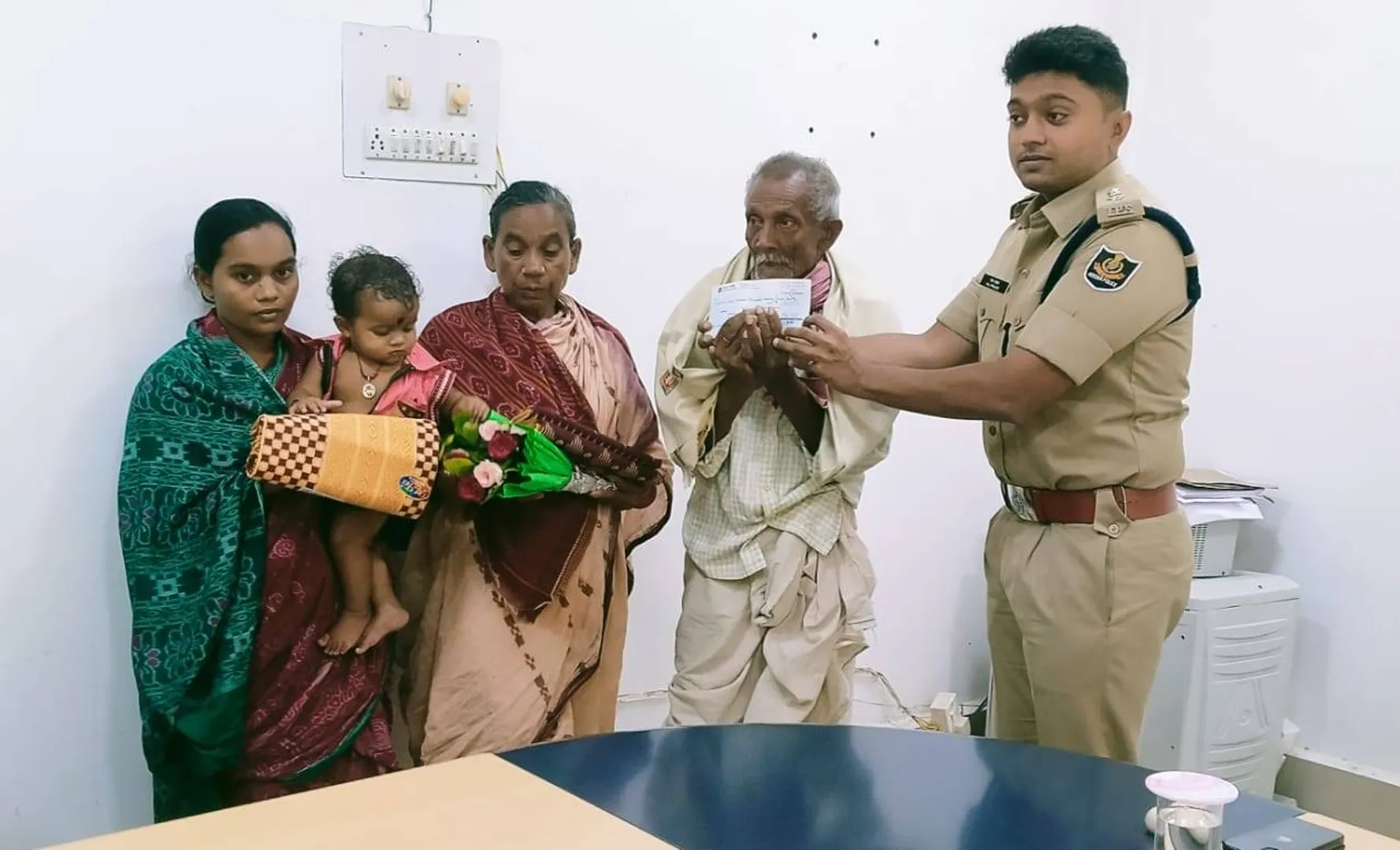 ବୌଦ୍ଧ ଜିଲ୍ଲା ପୁଲିସର ମାନବିକତା: ଦୁର୍ଘଟଣାରେ ମୃତକଙ୍କ ପରିବାରକୁ ଆର୍ଥିକ ସହାୟତା