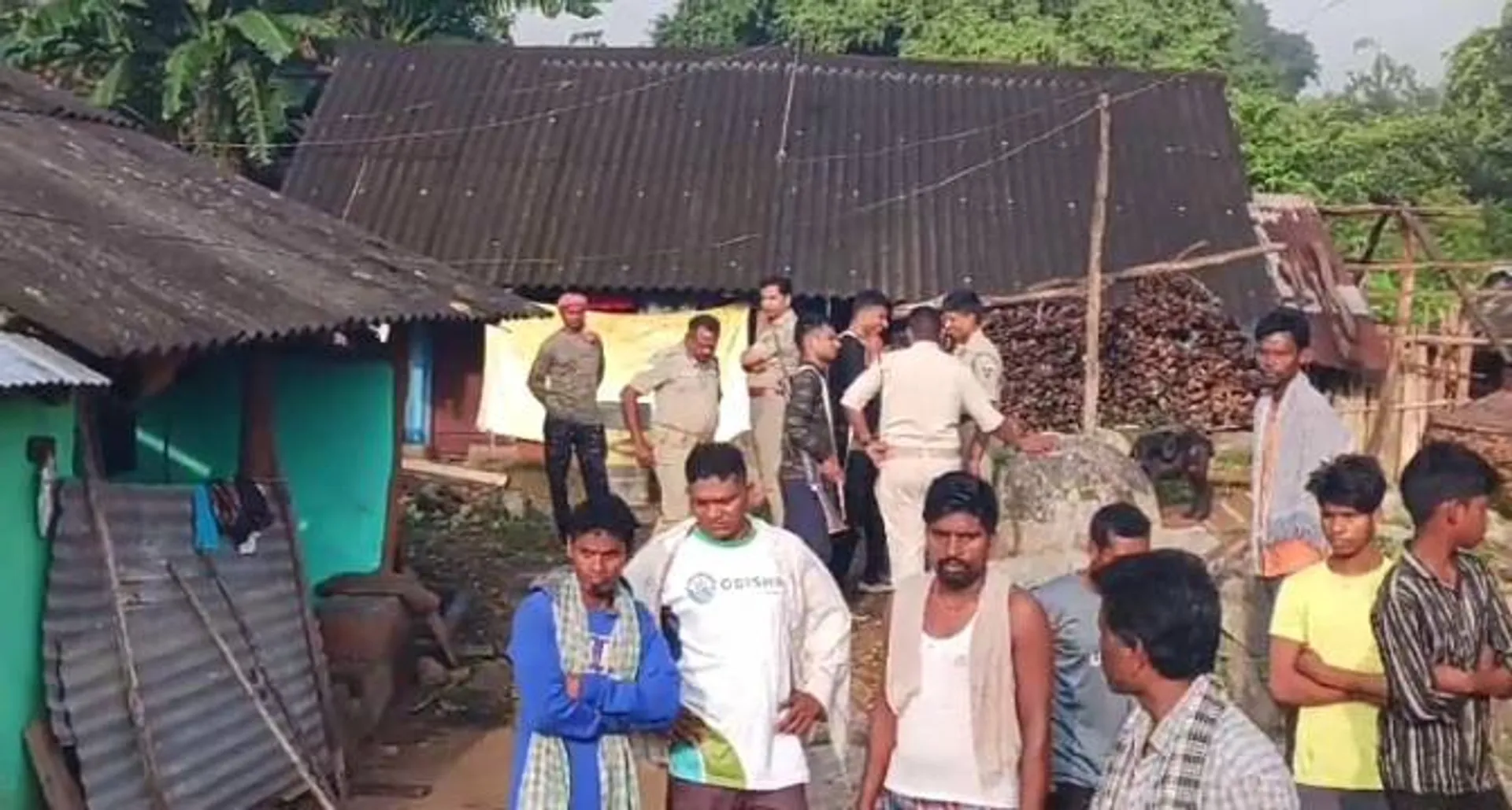 ଗୁଣିଆ ସନ୍ଦେହରେ ଦୁର୍ବୃତ୍ତମାନେ ସଂଘବଦ୍ଧ ଭାବେ ଦମ୍ପତିଙ୍କୁ ହାଣିଲେ, ୧୬ ଅଟକ