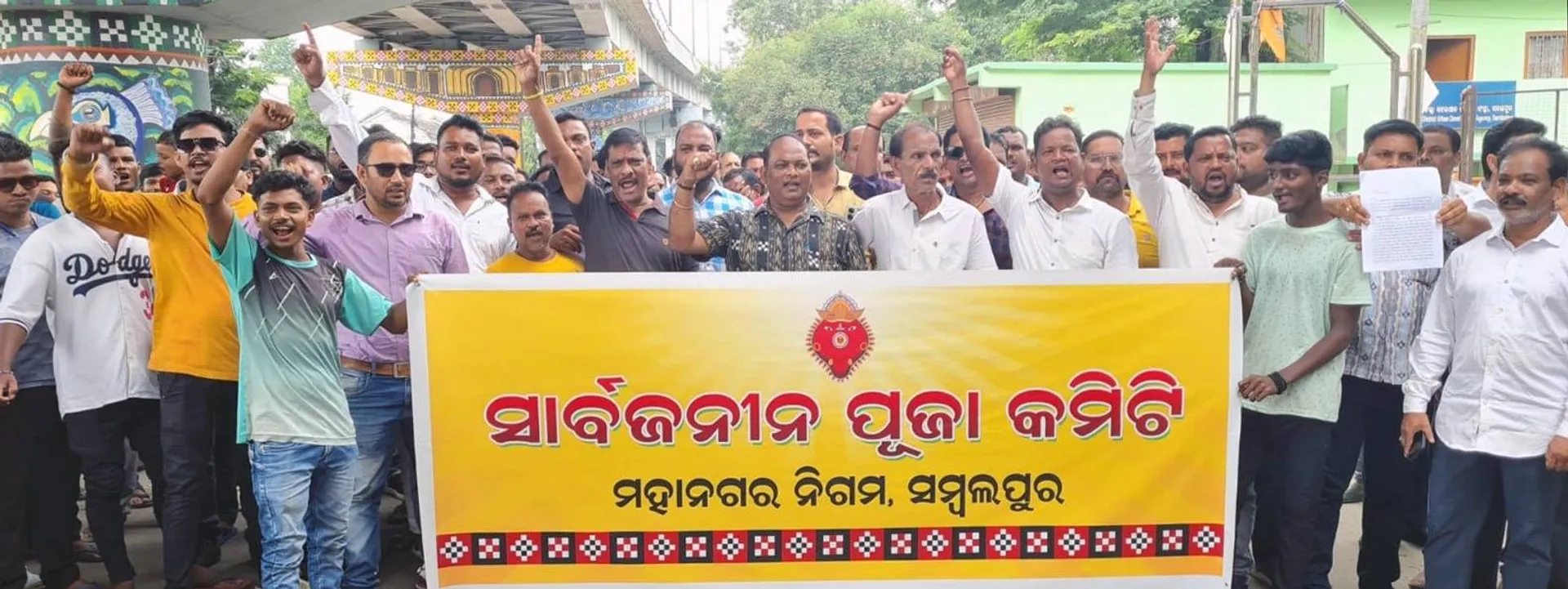 ସବୁ ଶୋଭାଯାତ୍ରା ବନ୍ଦ ନେଇ ଗୁଜବ, ପ୍ରାଶାସନର ଦ୍ବାରସ୍ଥ ହେଲେ ପୂଜାକମିଟି ସଦସ୍ୟ
