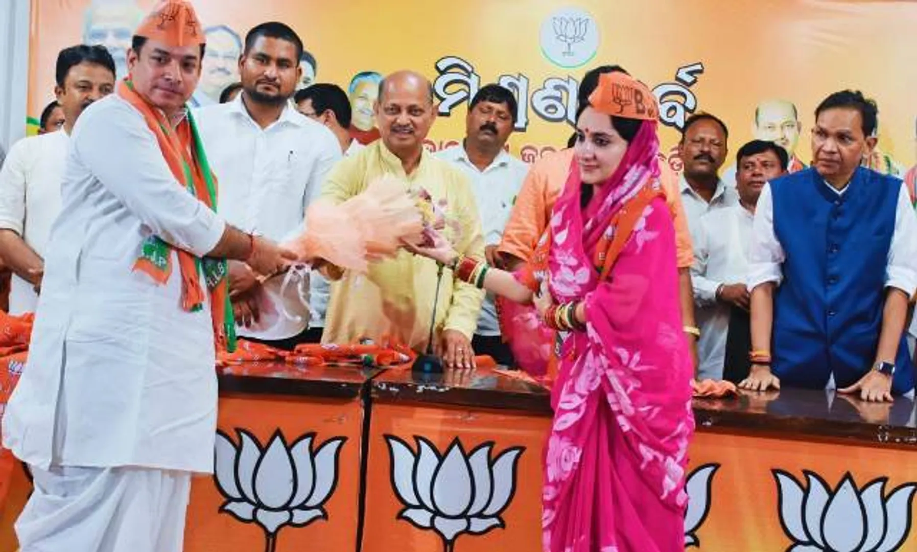 ଶଙ୍ଖ ଛାଡ଼ି ପଦ୍ମ ଧରିଲେ ପୂର୍ବତନ ସାଂସଦ ଅର୍କକେଶରୀ ଦେଓ, ମାଳବିକା ଦେବୀ