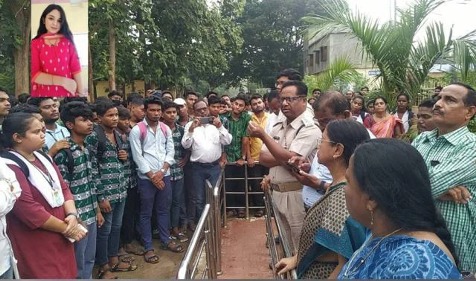 ମିନିଟ୍ରକ୍‌ ଧକ୍କାରେ ଛାତ୍ରୀଙ୍କ ମୃତ୍ୟୁ ଘଟଣା: କଲେଜରେ ଶୋକସଭା, ଉପଜିଲ୍ଲାପାଳ ଓ ଏସ୍‌ଡିପିଓଙ୍କୁ ଦାବିପତ୍ର
