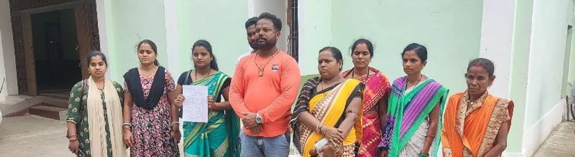 ୫୦ ବର୍ଷରୁ ଊର୍ଦ୍ଧ୍ବ ସମୟ ଧରି ଚାଲିଥିଲା ସ୍କୁଲ, ଜାଗା ନିଜର ଦର୍ଶାଇ ସ୍କୁଲକୁ ସ୍ଥାନାନ୍ତର ଦାବି କଲେ ପଟ୍ଟାଧାରୀ