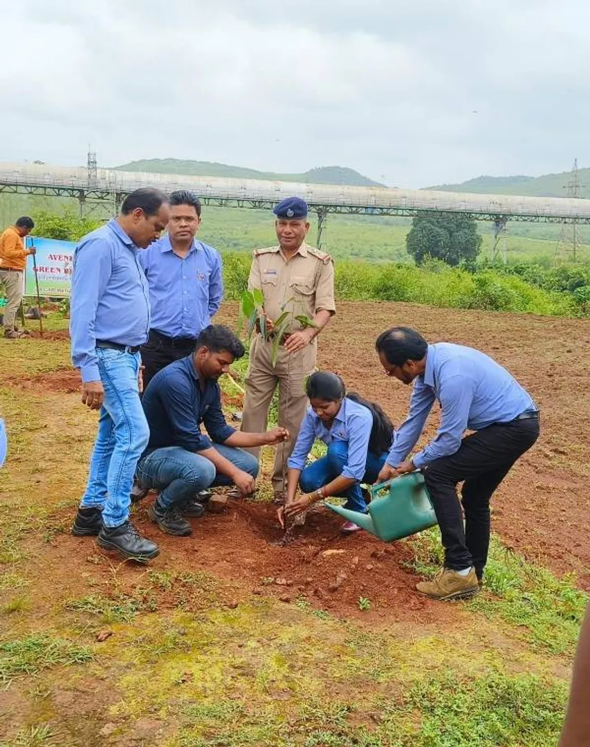 ପଥ ପାର୍ଶ୍ବରେ ବୃକ୍ଷରୋପଣ କାର୍ଯ୍ୟକ୍ରମ