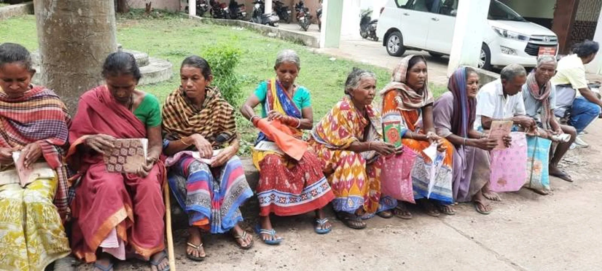 ୮ ମାସରୁ ଅଧିକ ସମୟ ହେବ ଭତ୍ତାରୁ ବଞ୍ଚିତ: ଜିଲ୍ଲାପାଳଙ୍କ ଦ୍ବାରସ୍ଥ ହେଲେ ୧୪ ହିତାଧିକାରୀ